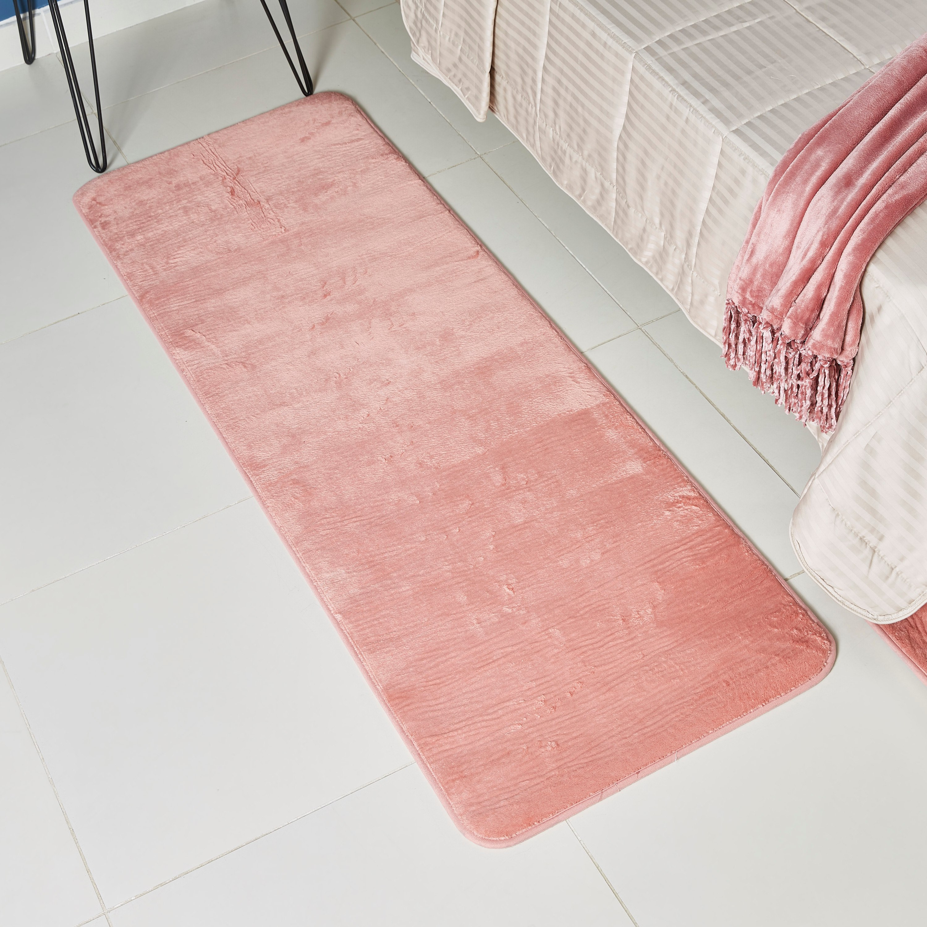 سجادة مخملية فائقة النعومة - 60x180  سم-hbxdecorandfurnishings-floorcoverings-rugs-image-1