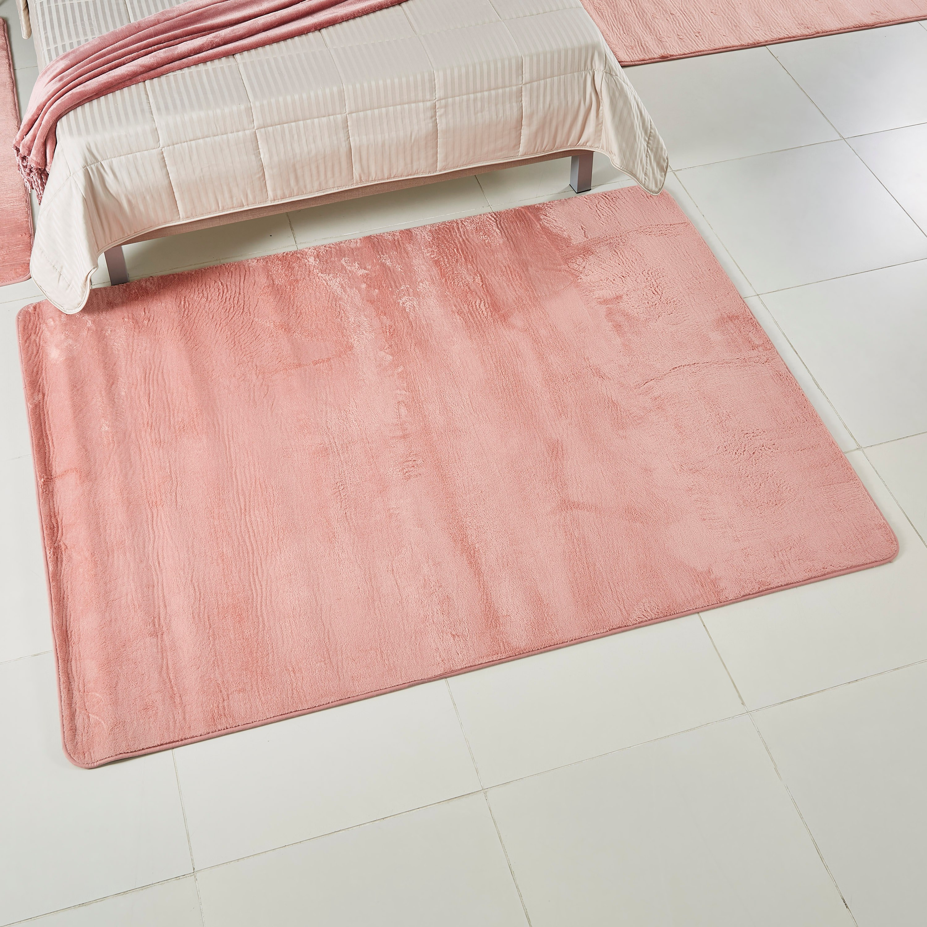 سجادة مخملية فائقة النعومة - 150x200  سم-hbxdecorandfurnishings-floorcoverings-rugs-image-1