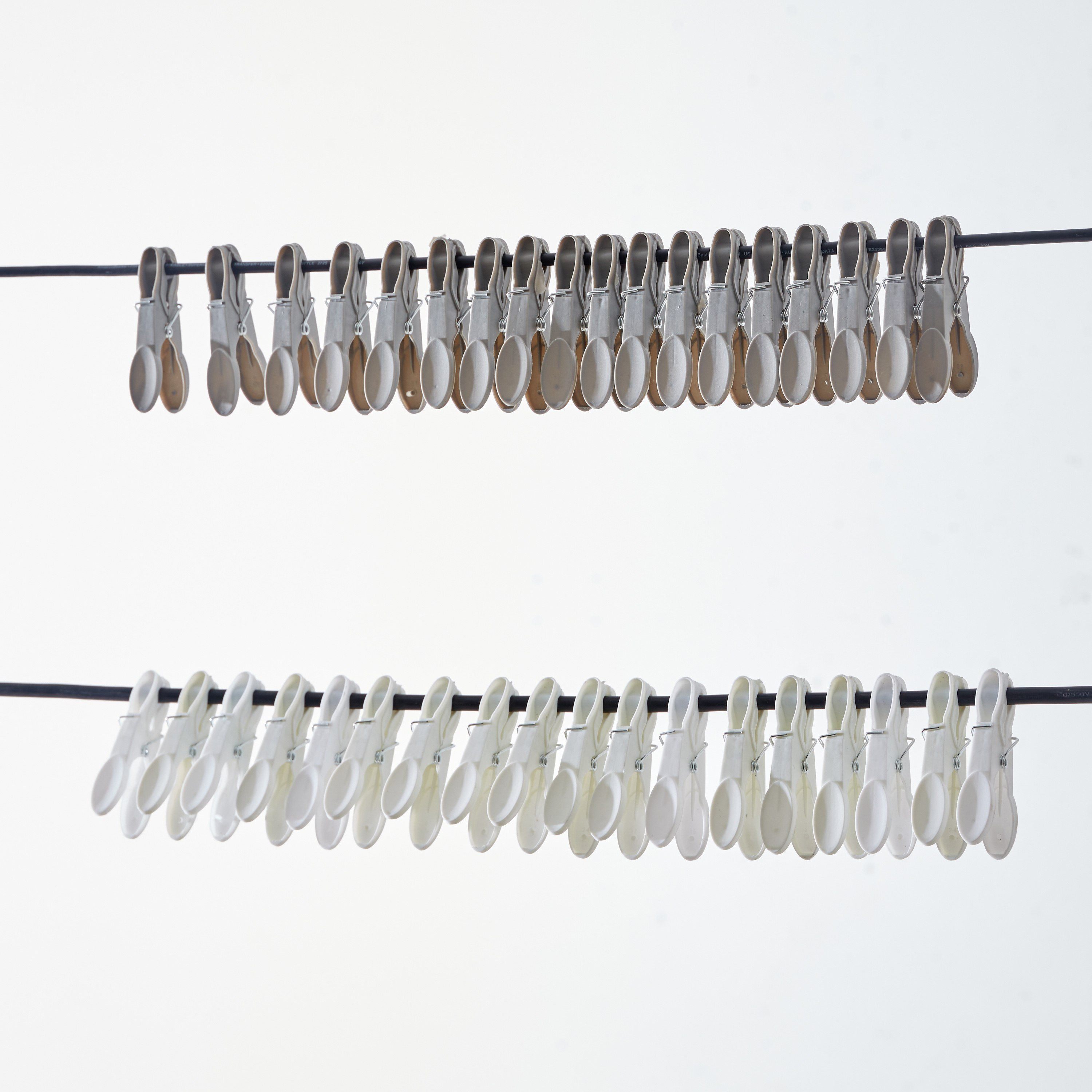مشابك ملابس - طقم من 36 قطعة-hbxhomeware-bathandlaundry-clothesdryingracks-image-1