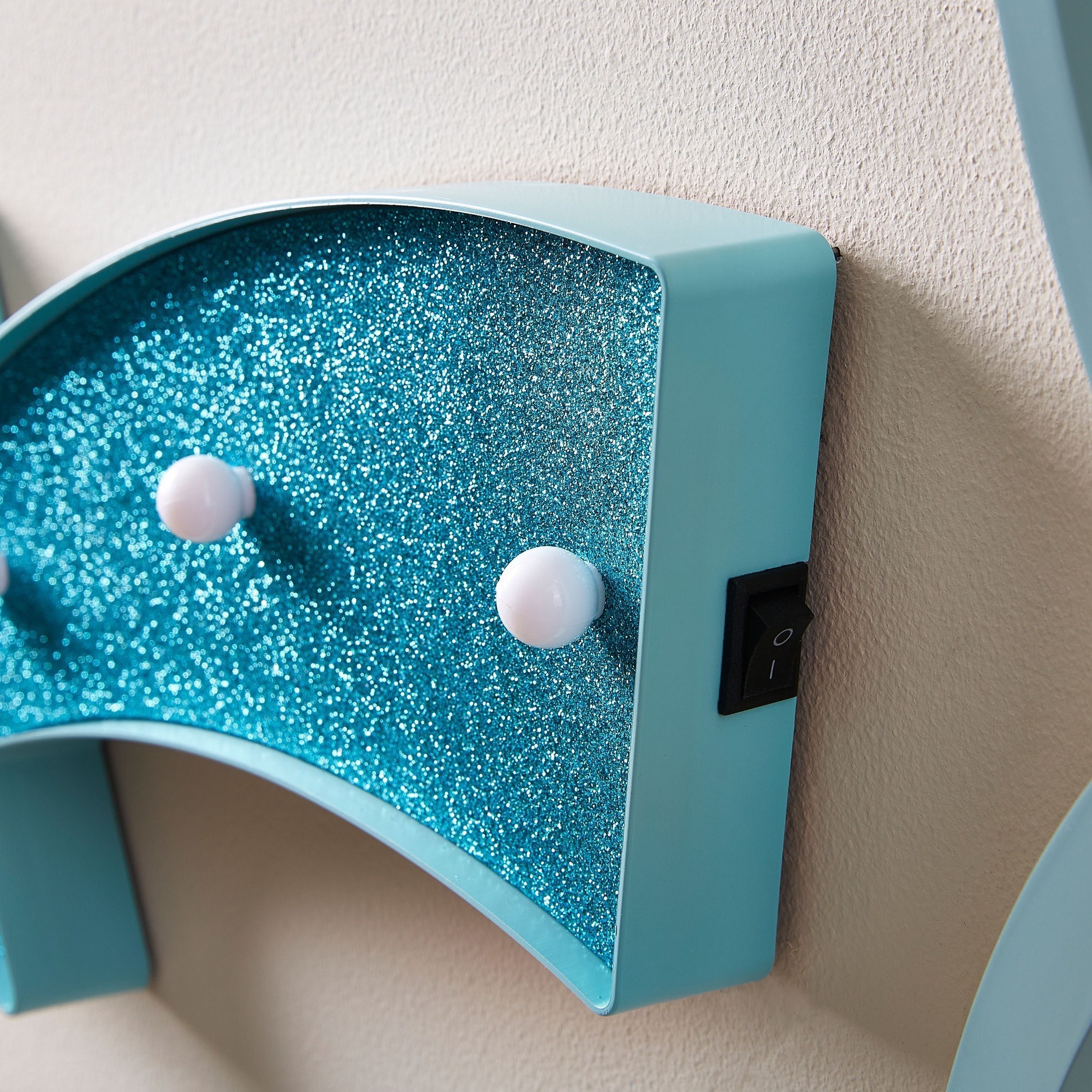 قطعة ديكور بتصميم سهم بـ6 أضواء إل إي دي من أي أي آر أو-hbxhomeware-hbxkidsandyouth-image-4