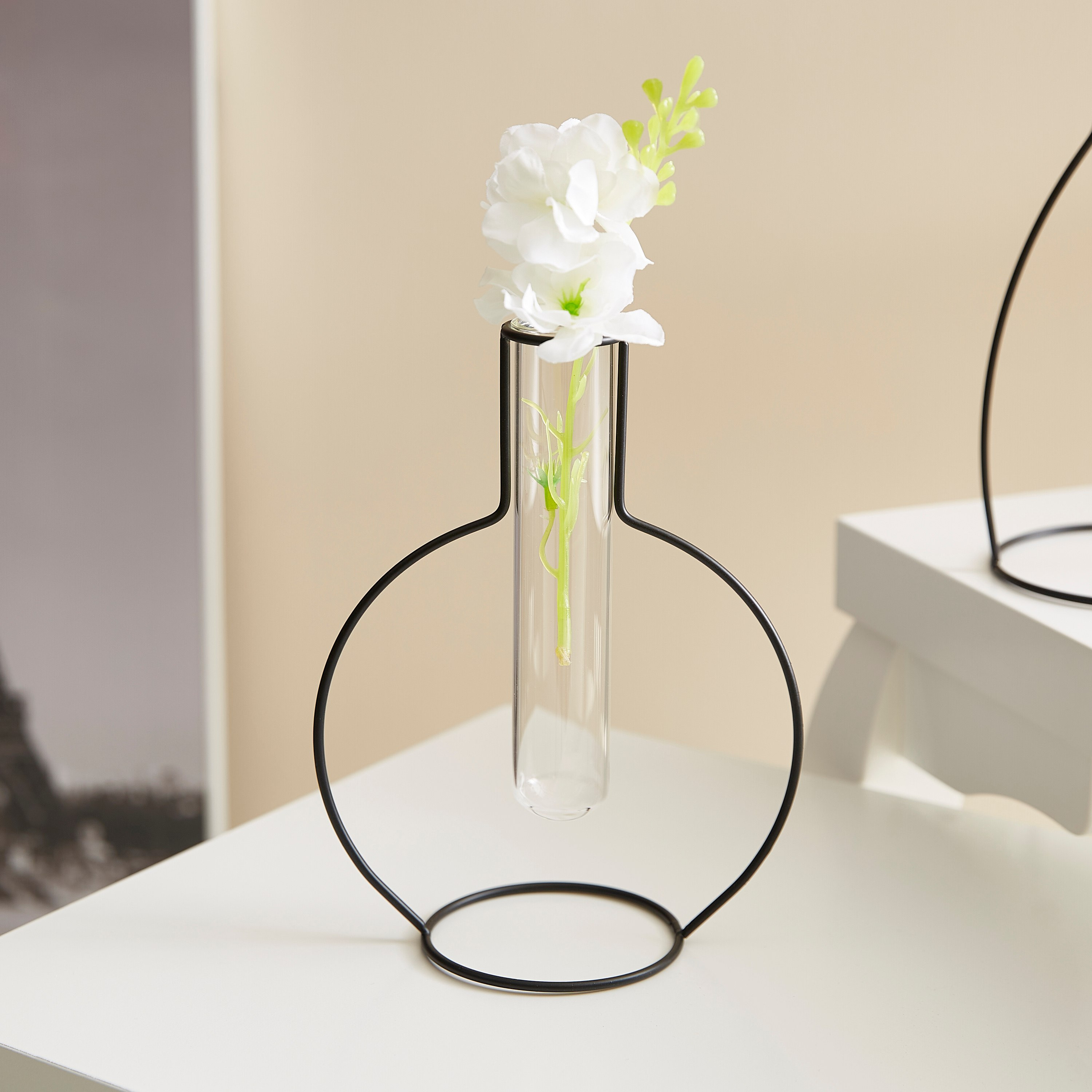 مزهرية أنبوب زجاجية بإطار معدني من زيا-hbxbedroom-decorandaccessories-vases-image-2