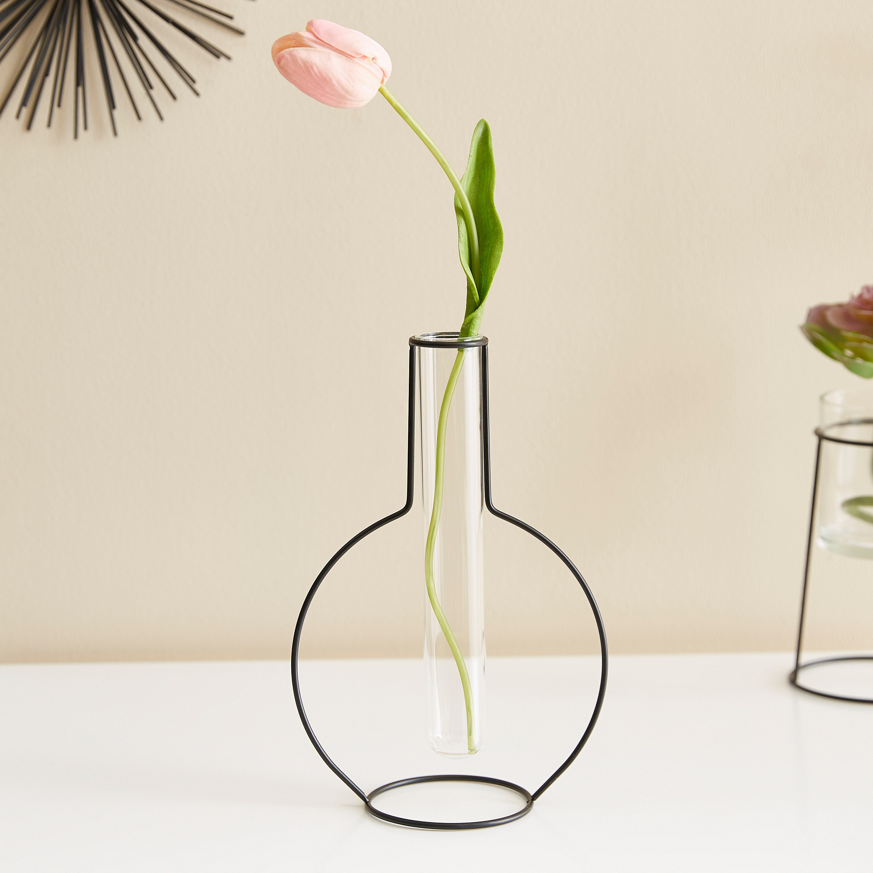 مزهرية أنبوب زجاجية بإطار معدني من زيا-hbxbedroom-decorandaccessories-vases-image-2
