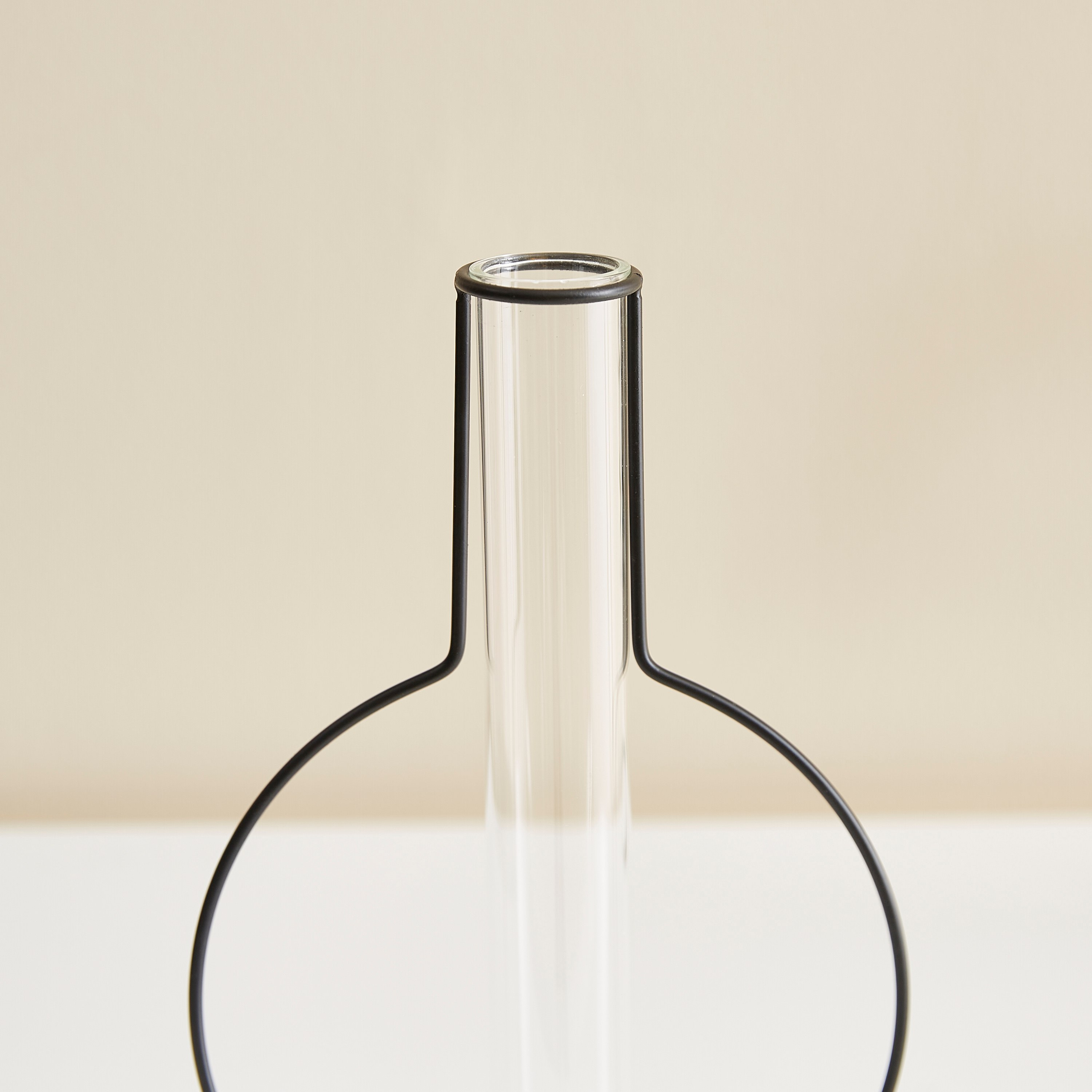 مزهرية أنبوب زجاجية بإطار معدني من زيا-hbxbedroom-decorandaccessories-vases-image-3