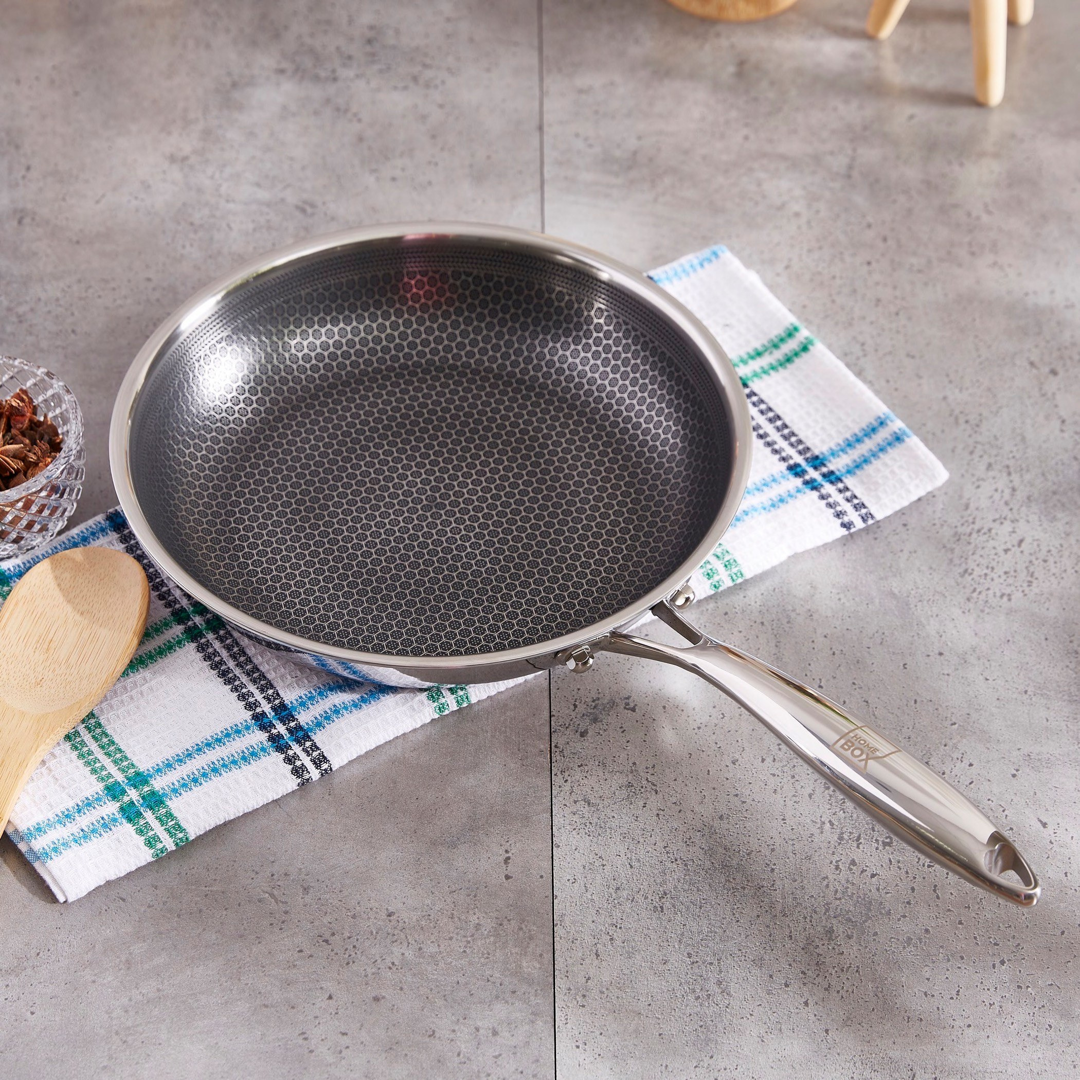 مقلاة ستانلس ستيل غير لاصقة من ماستر شيف - 26 سم-hbxkitchen-kitchenware-foodpreparation-image-1