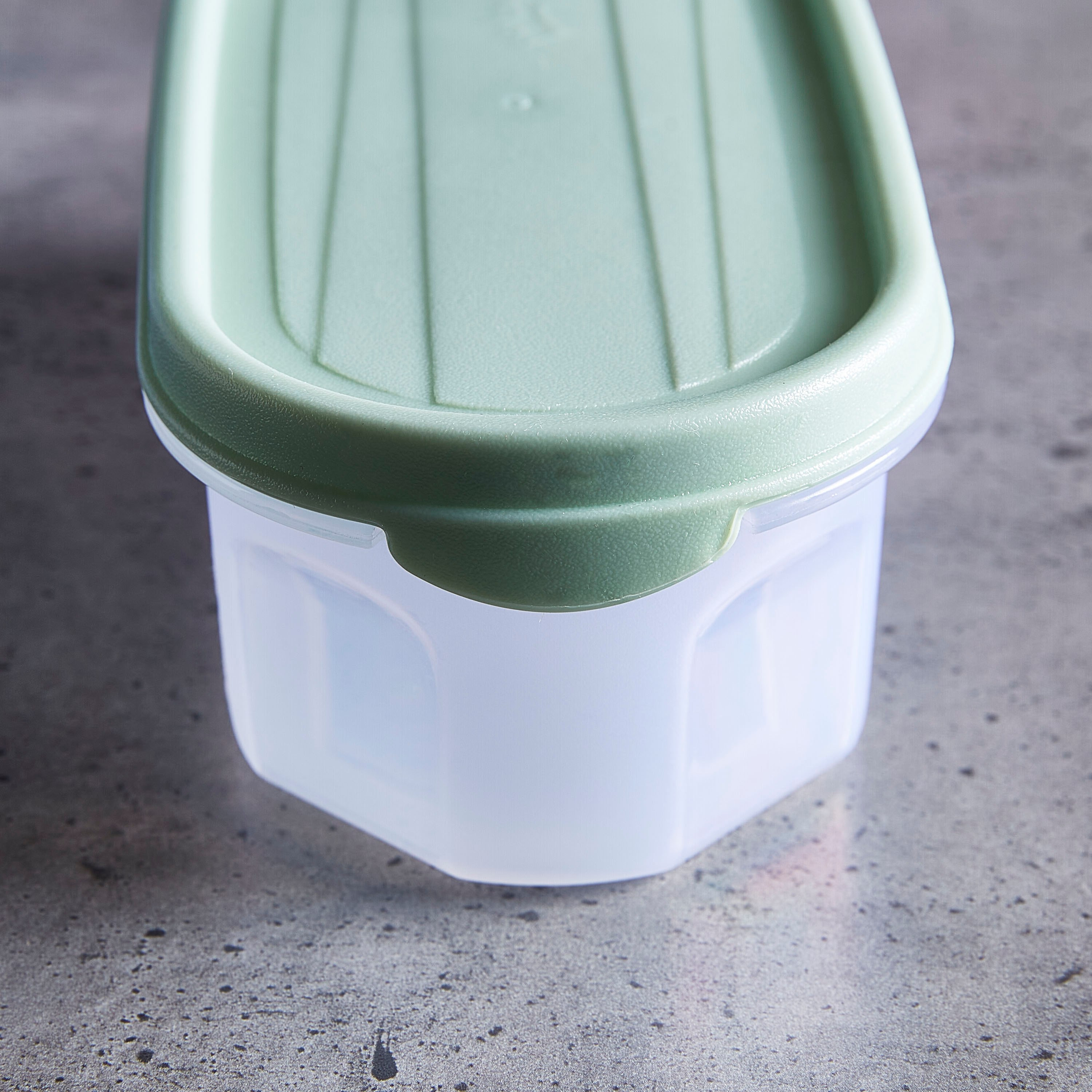 Easy Store Oval Container - 600 ml-hbxhomeware-hbxkitchen-image-3