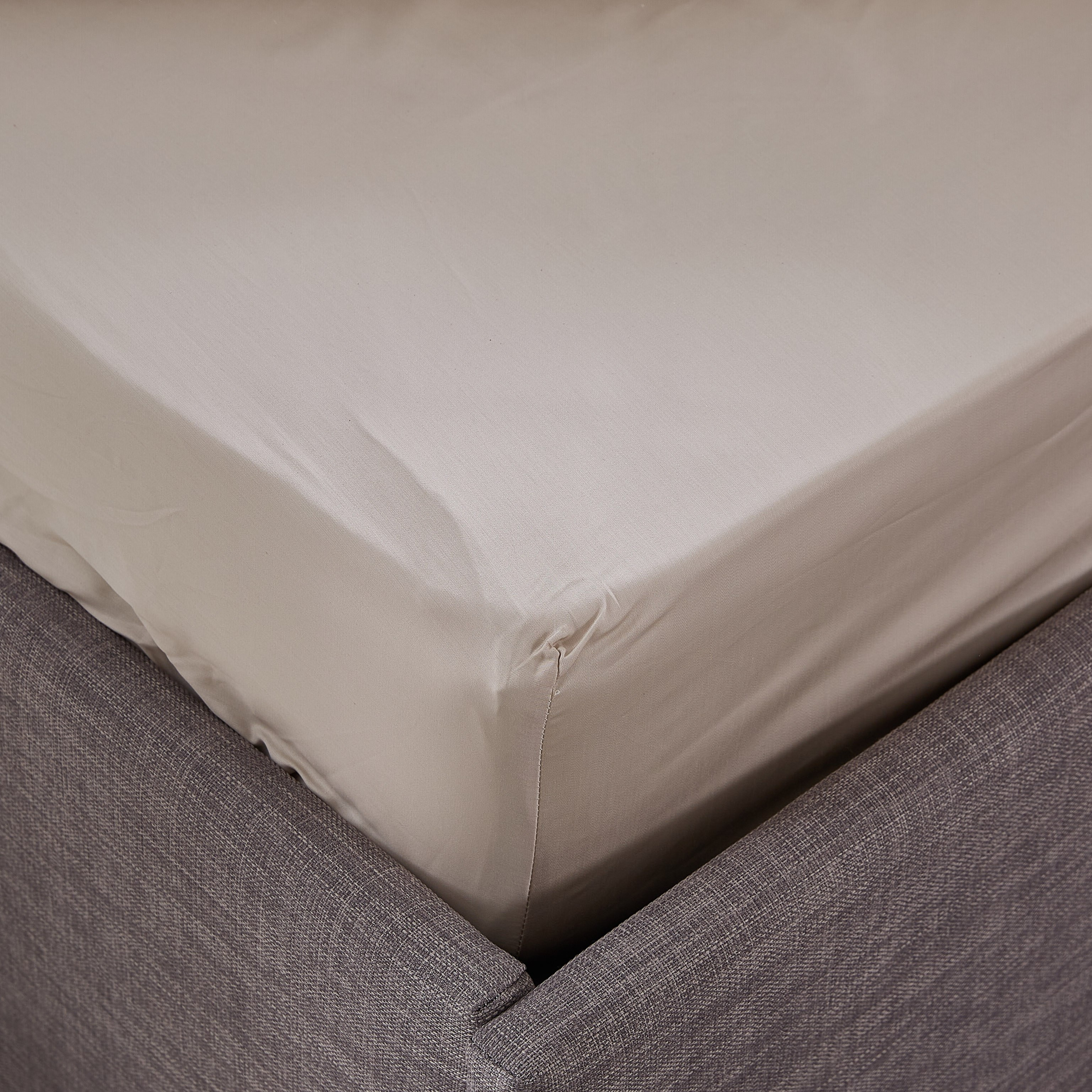 طقم ألحفة وبياضات سوبر كينج 9 قطع من هاميلتون - 240x240 سم-hbxhomeware-hbxdecorandfurnishings-image-5