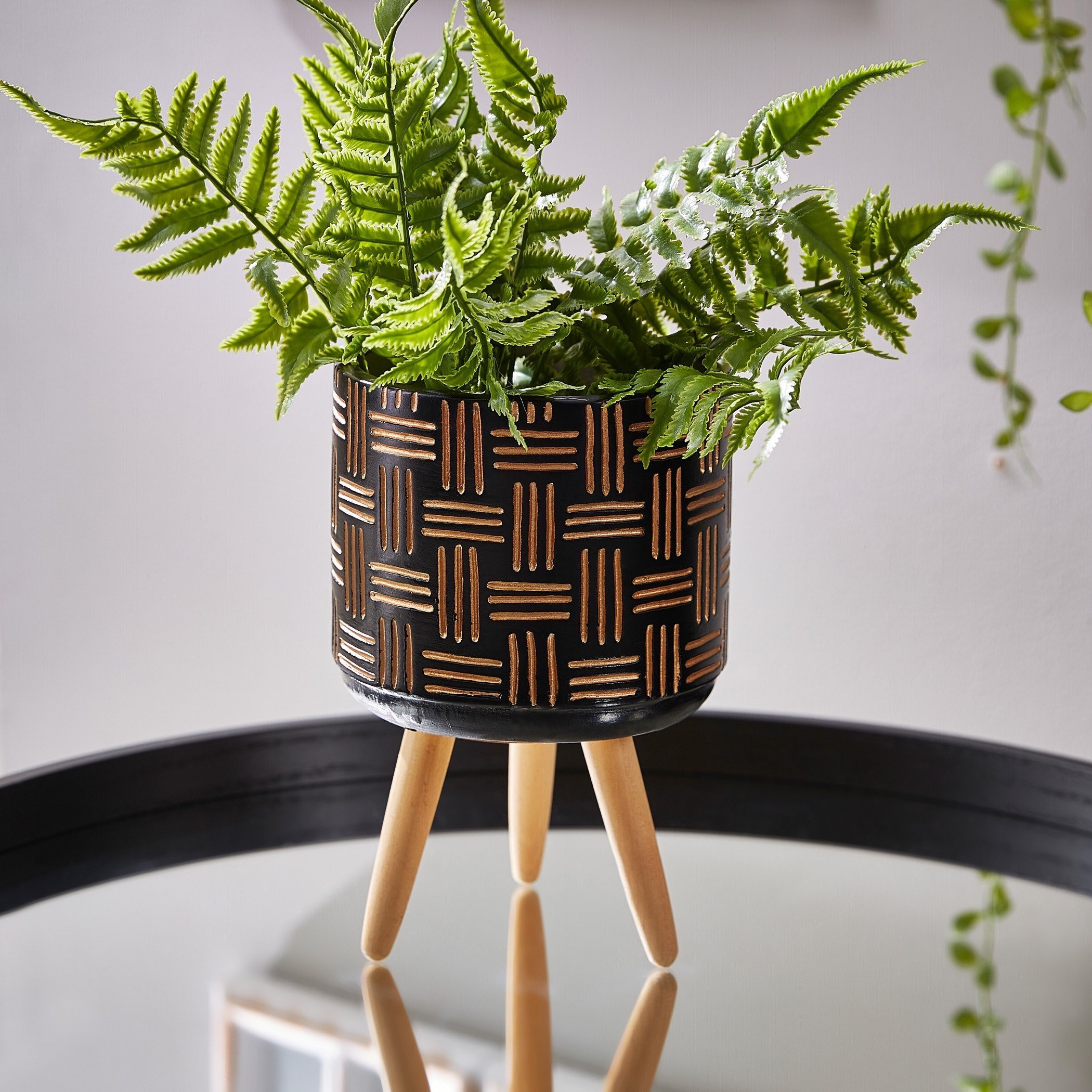 إصيص حديقة إسمنت بقوائم خشبيّة من سيجو-hbxdecorandfurnishings-homeaccessories-artificialflowersandplants-image-2