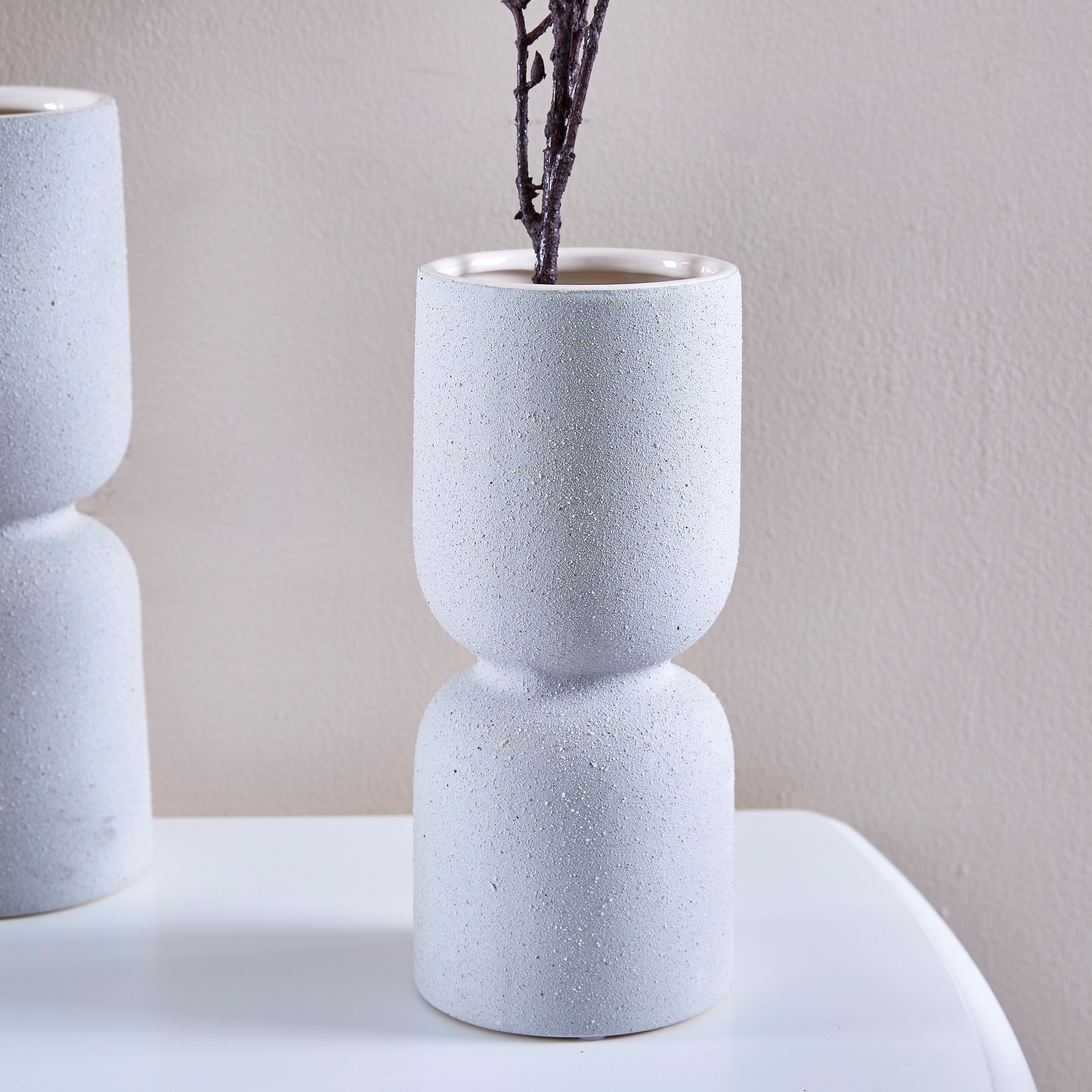 مزهريّة حجر من نواه سكاندي-hbxbedroom-decorandaccessories-vases-image-2