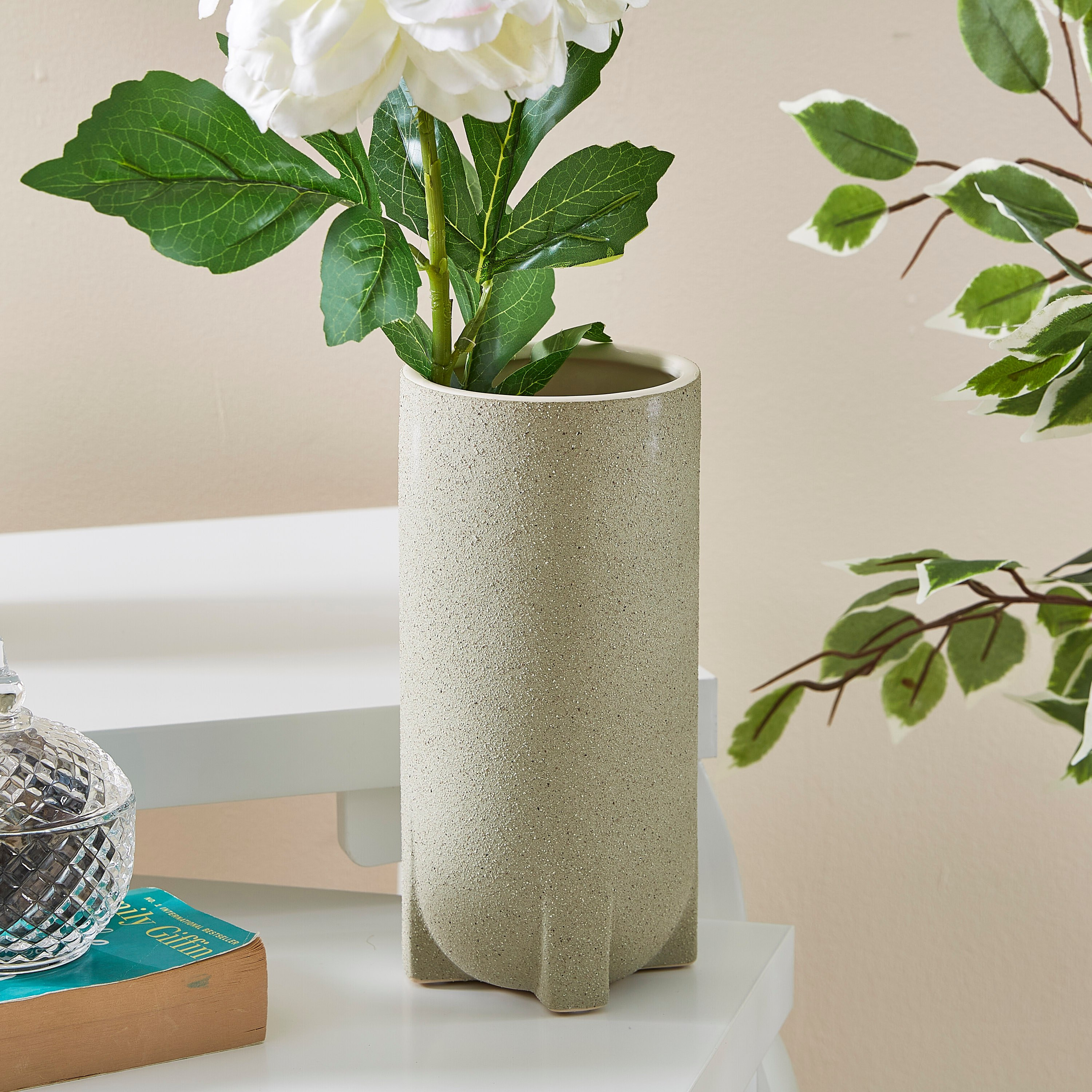 مزهريّة حجر من هوان سكاندي-hbxbedroom-decorandaccessories-vases-image-1