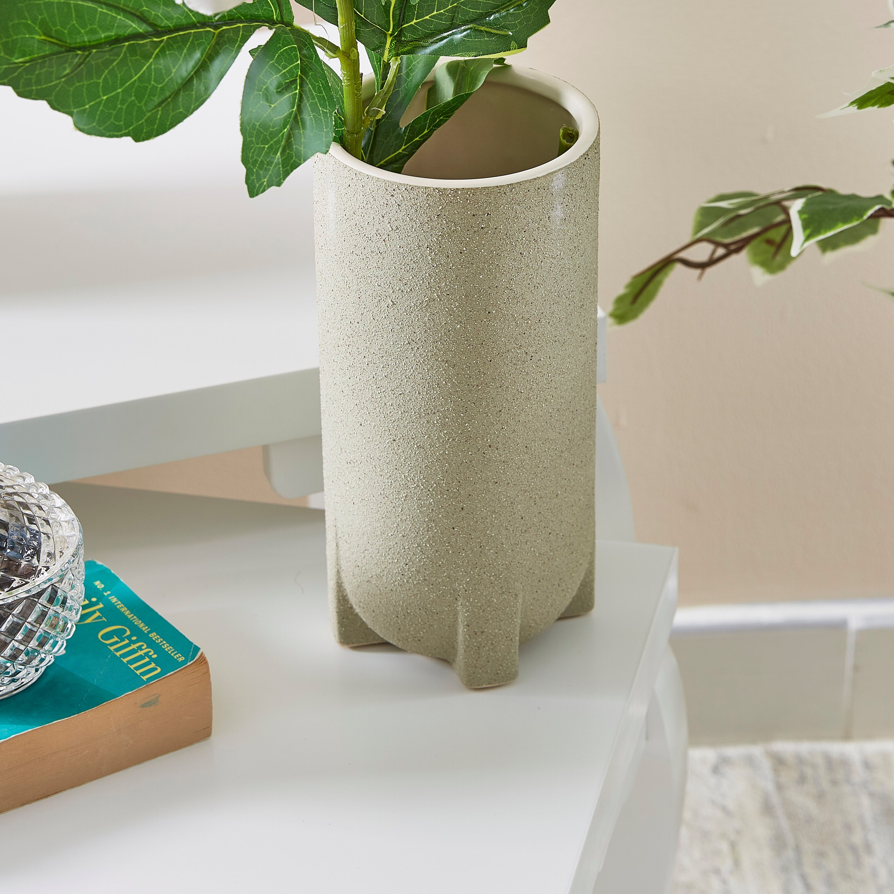 مزهريّة حجر من هوان سكاندي-hbxbedroom-decorandaccessories-vases-image-2