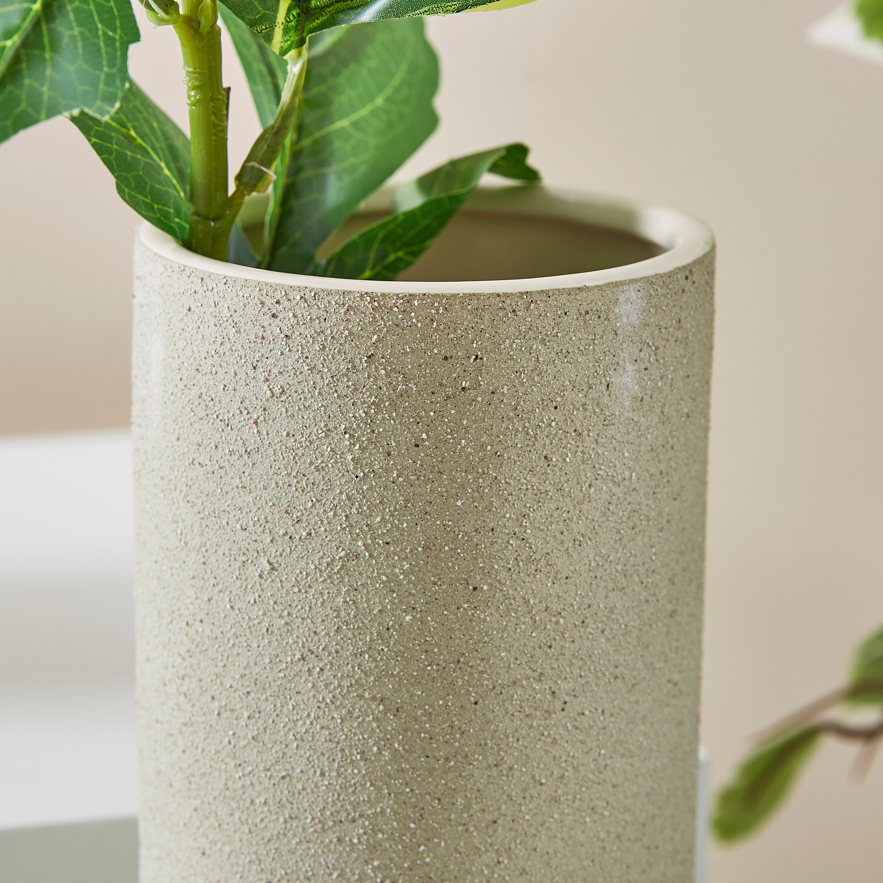 مزهريّة حجر من هوان سكاندي-hbxbedroom-decorandaccessories-vases-image-3
