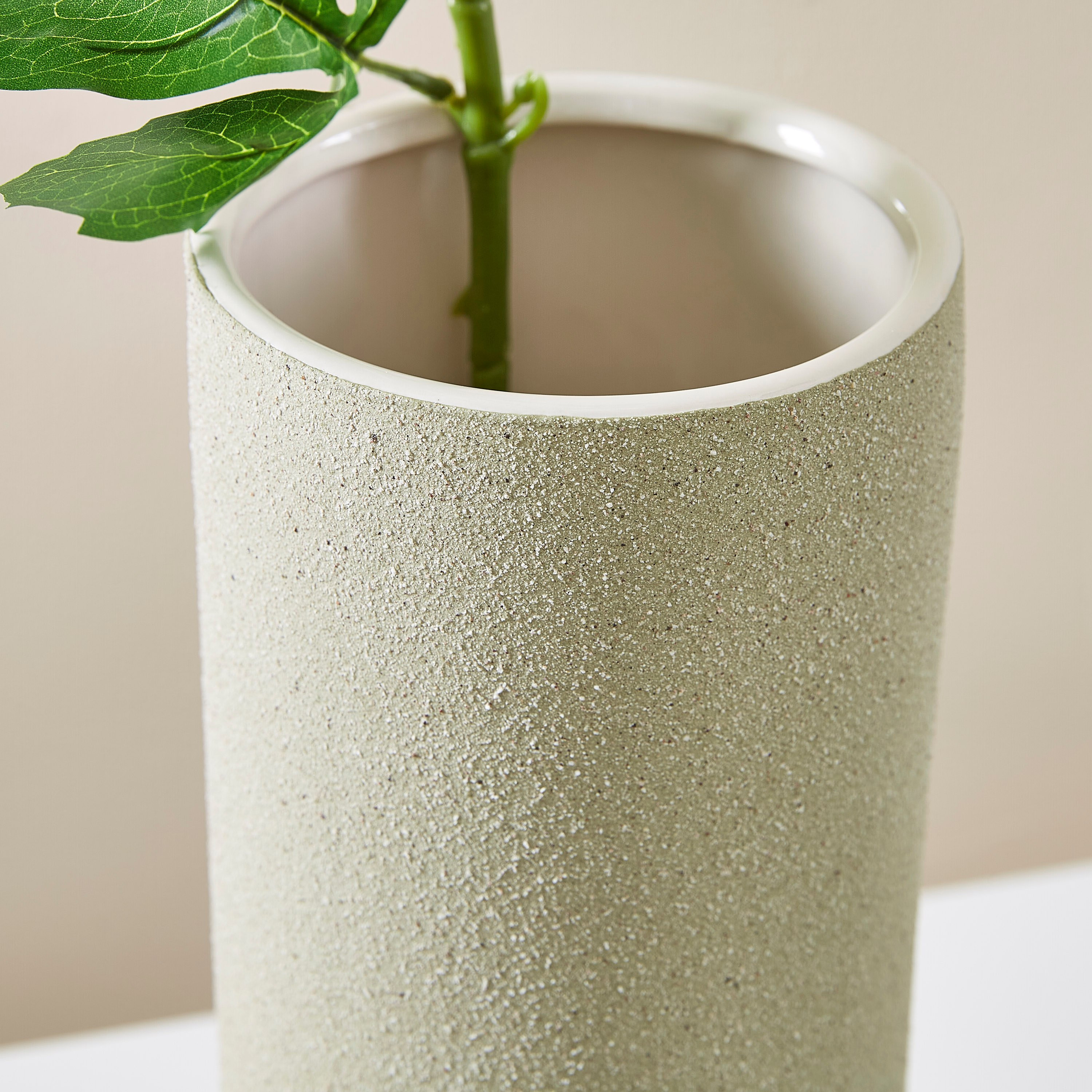 مزهريّة حجر من هوان سكاندي-hbxbedroom-decorandaccessories-vases-image-3
