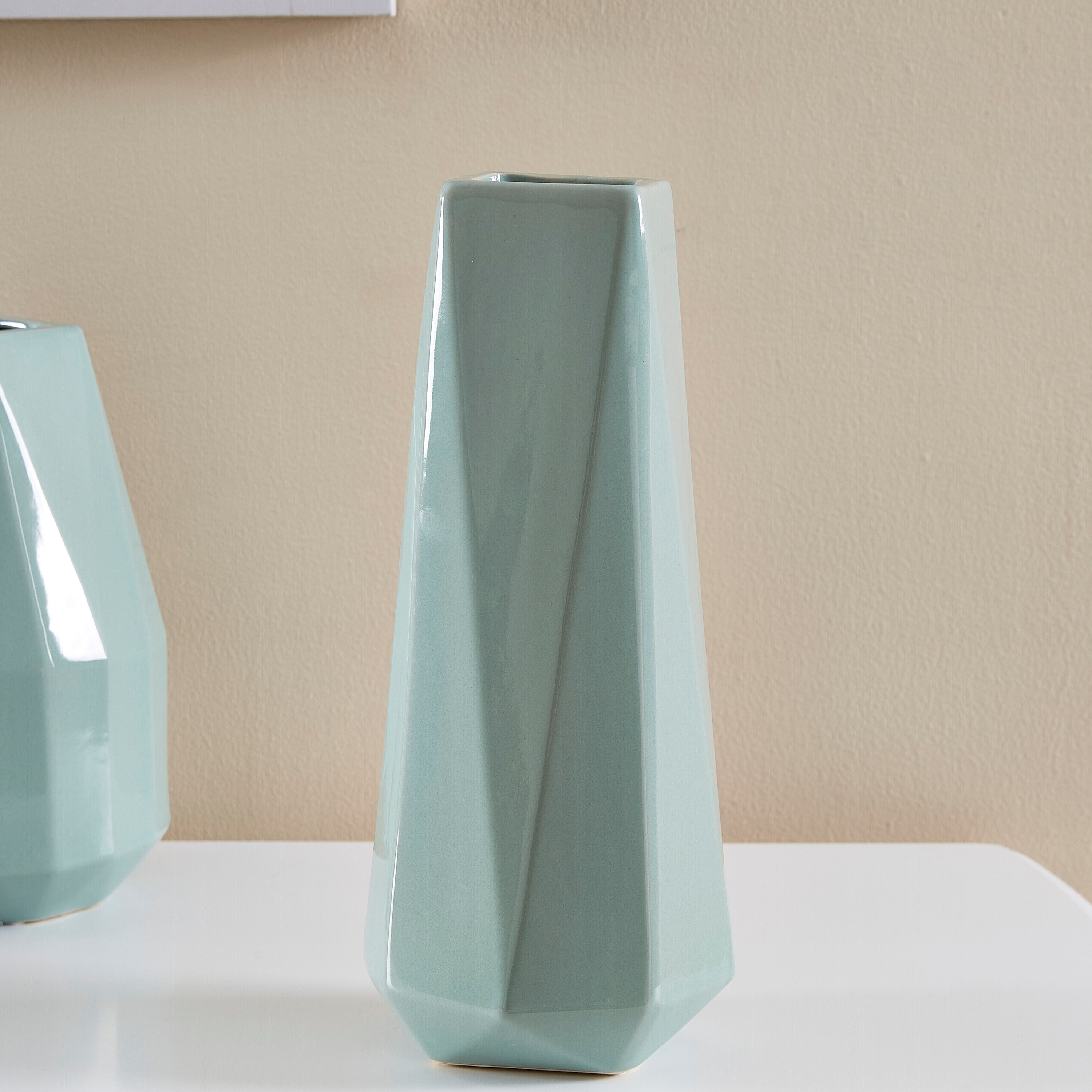 مزهريّة حجر من شيو سكاندي-hbxbedroom-decorandaccessories-vases-image-2