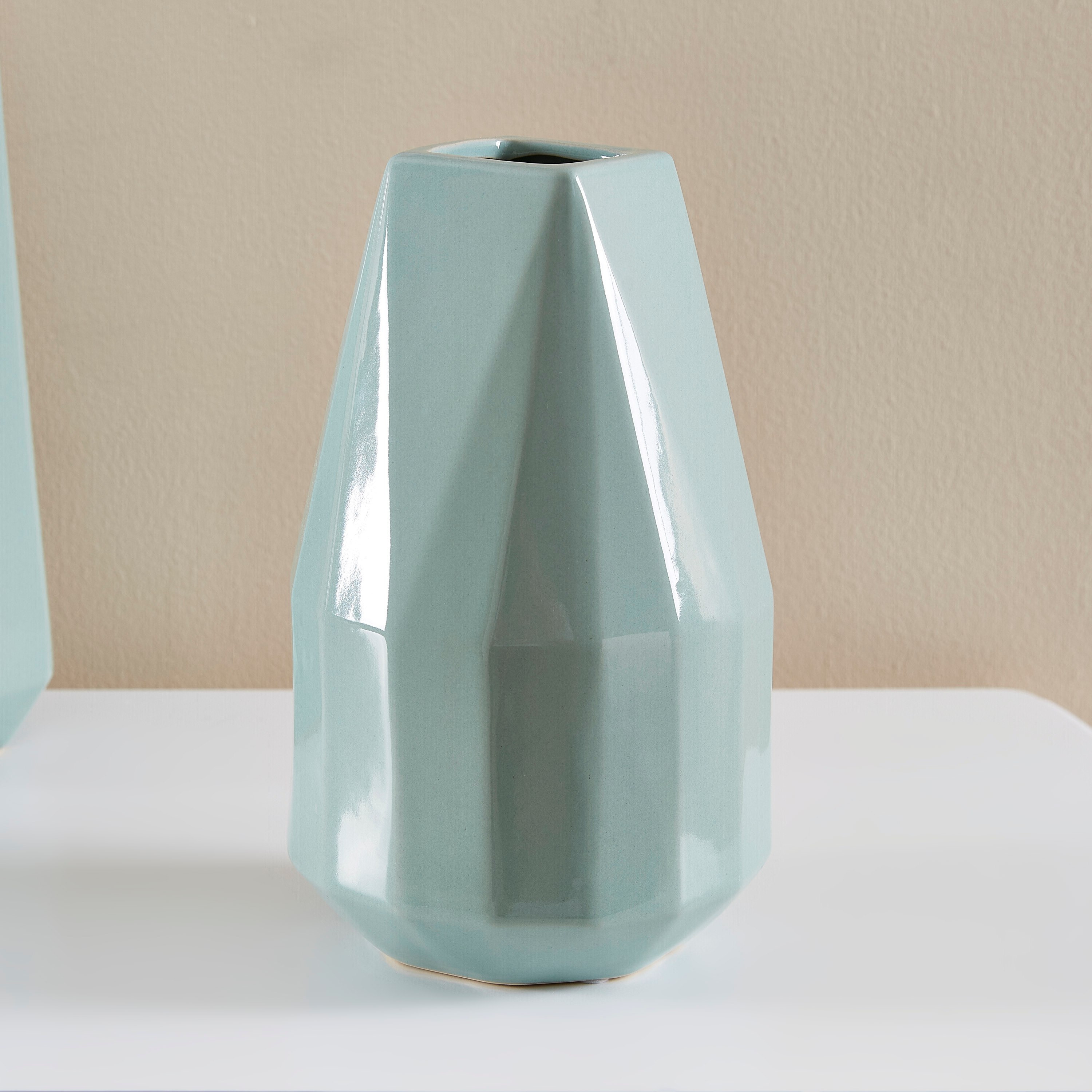 مزهريّة حجر من شيو سكاندي-hbxbedroom-decorandaccessories-vases-image-2