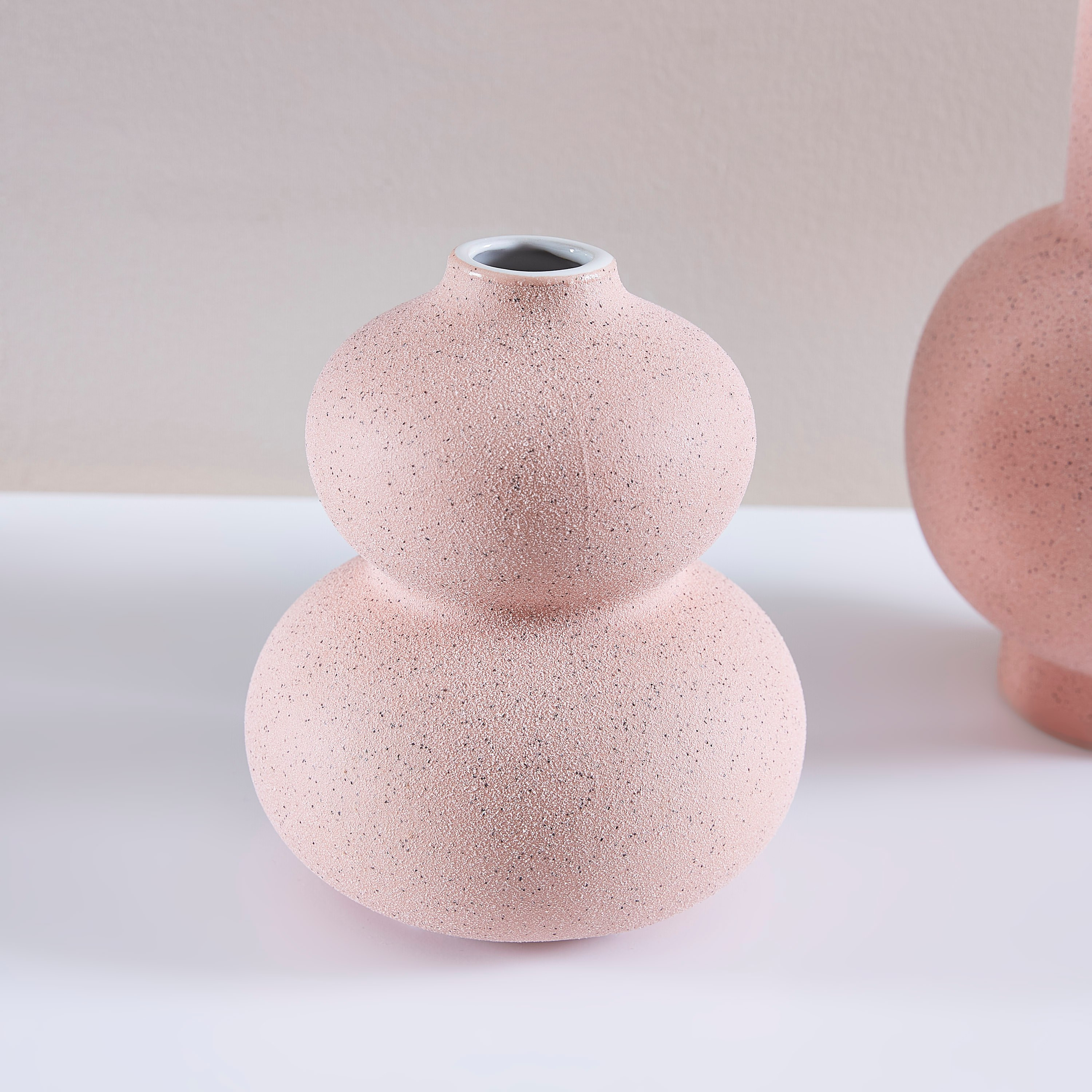 مزهرية حجر من كاميليا بوتيك-hbxbedroom-decorandaccessories-vases-image-1