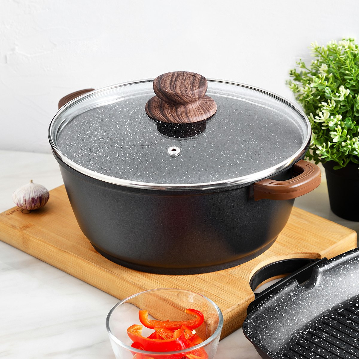 كسرولة بقاعدة حديد زهر من لا كوزينا - 6 لتر-hbxkitchen-kitchenware-foodpreparation-image-1