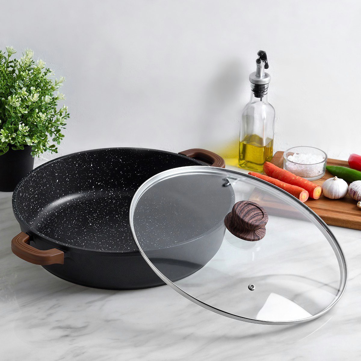 وعاء مسطح بقاعدة حديد زهر من لا كوزينا - 4.8 لتر-hbxkitchen-kitchenware-foodpreparation-image-1