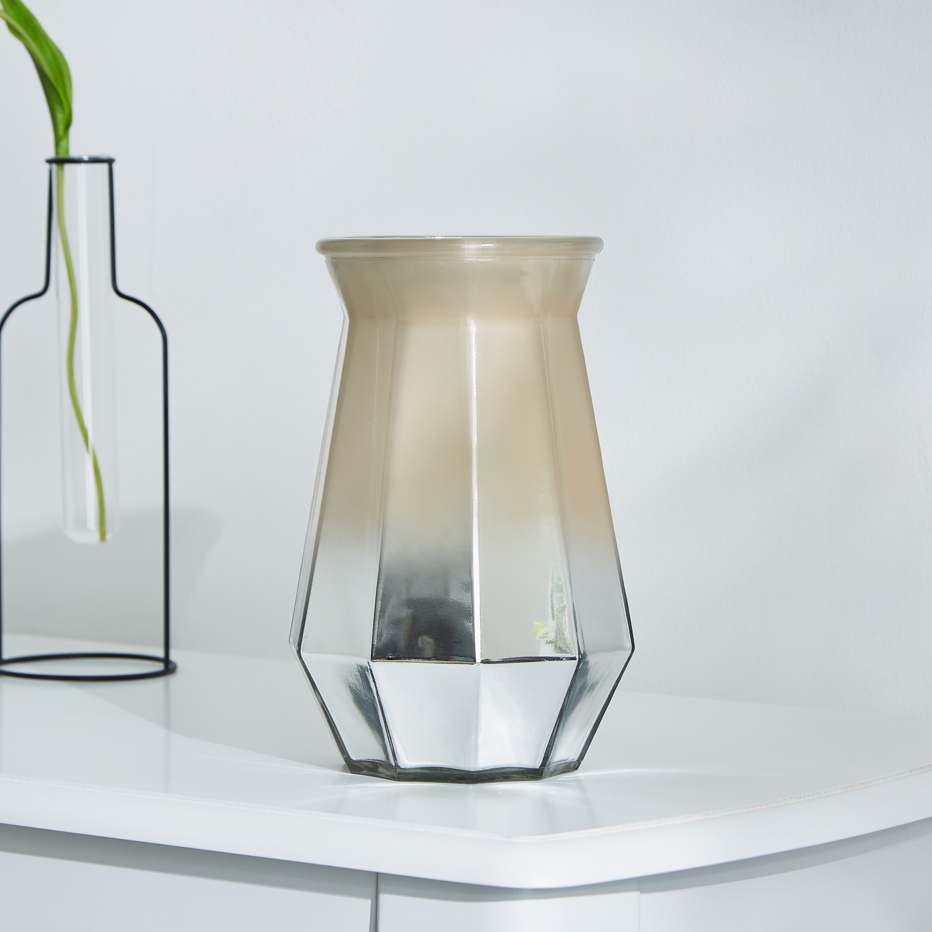 مزهرية زجاجية من كلايد-hbxbedroom-decorandaccessories-vases-image-2