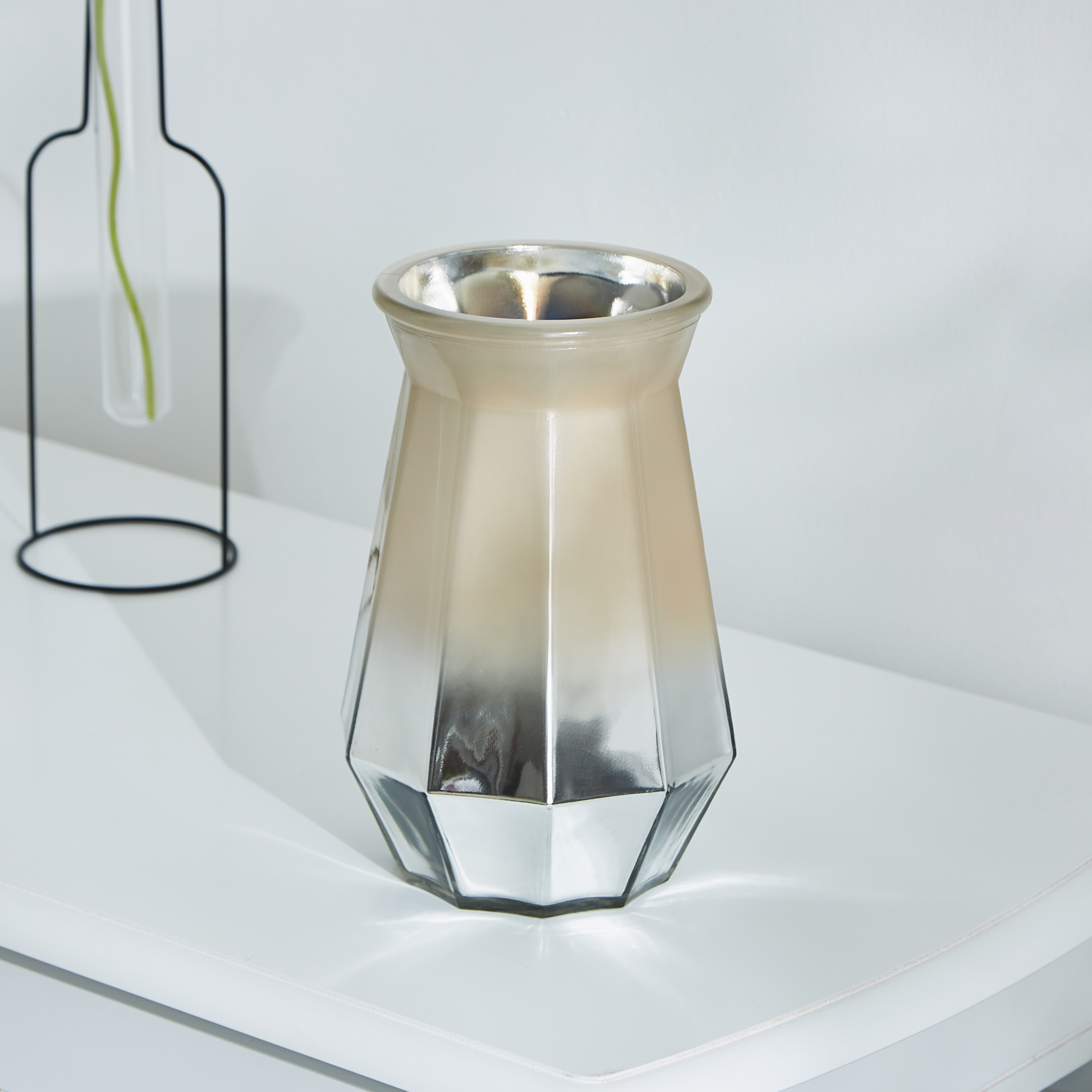 مزهرية زجاجية من كلايد-hbxbedroom-decorandaccessories-vases-image-3
