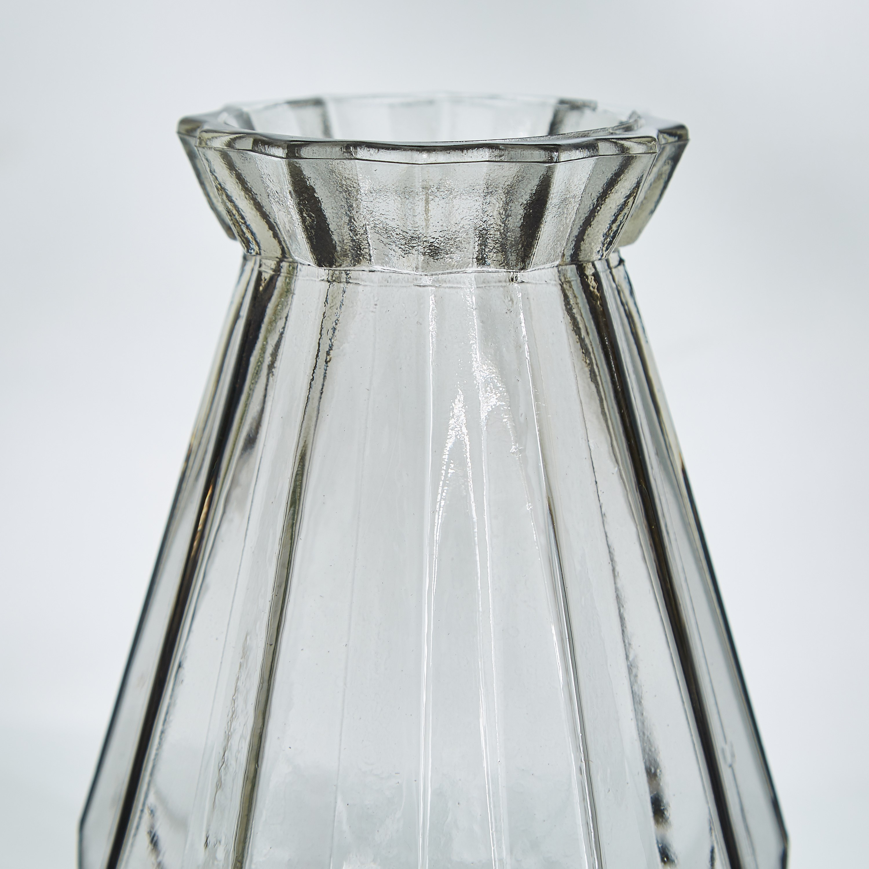 مزهرية زجاجية من كلايد-hbxbedroom-decorandaccessories-vases-image-3