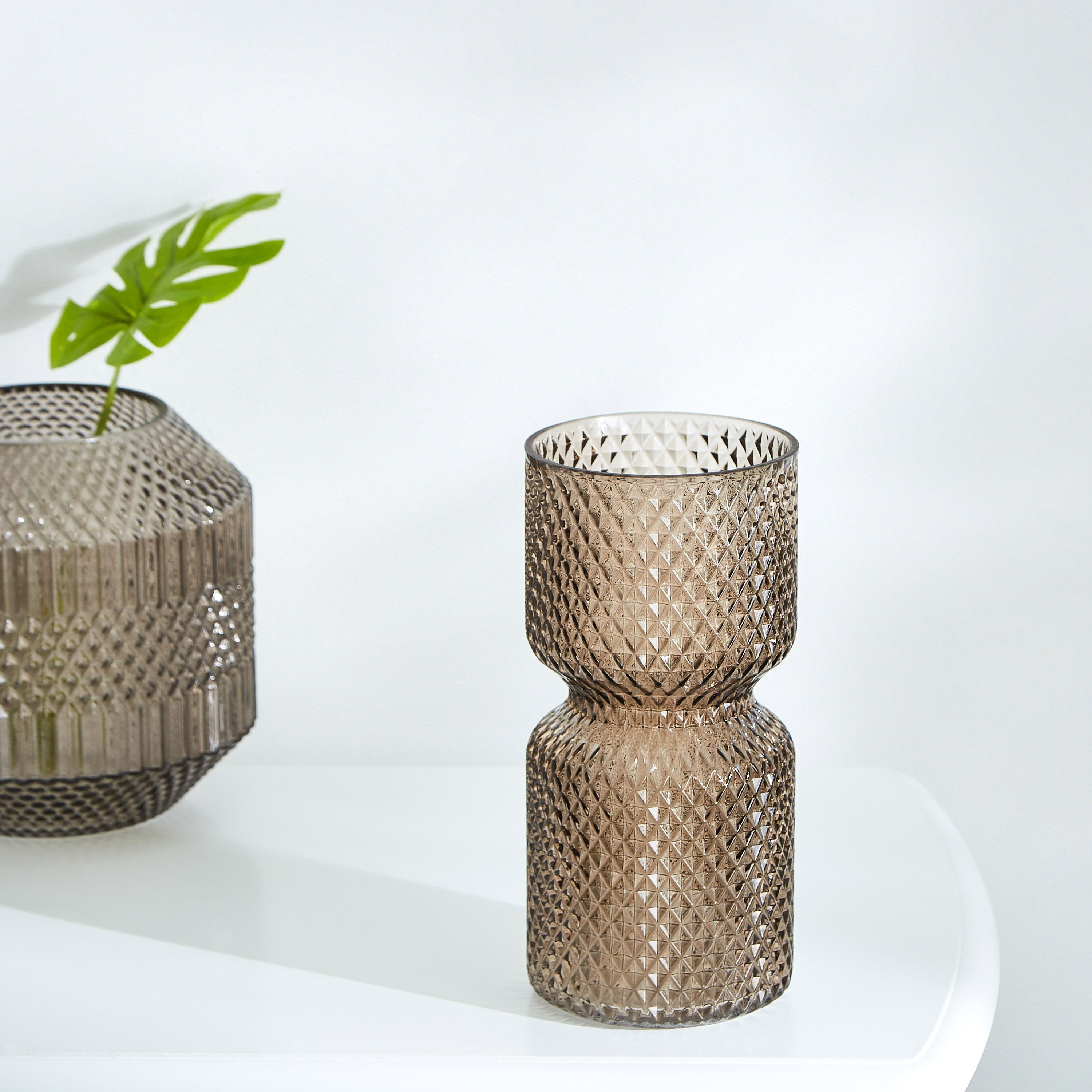 مزهرية زجاجية من كلايد-hbxbedroom-decorandaccessories-vases-image-2