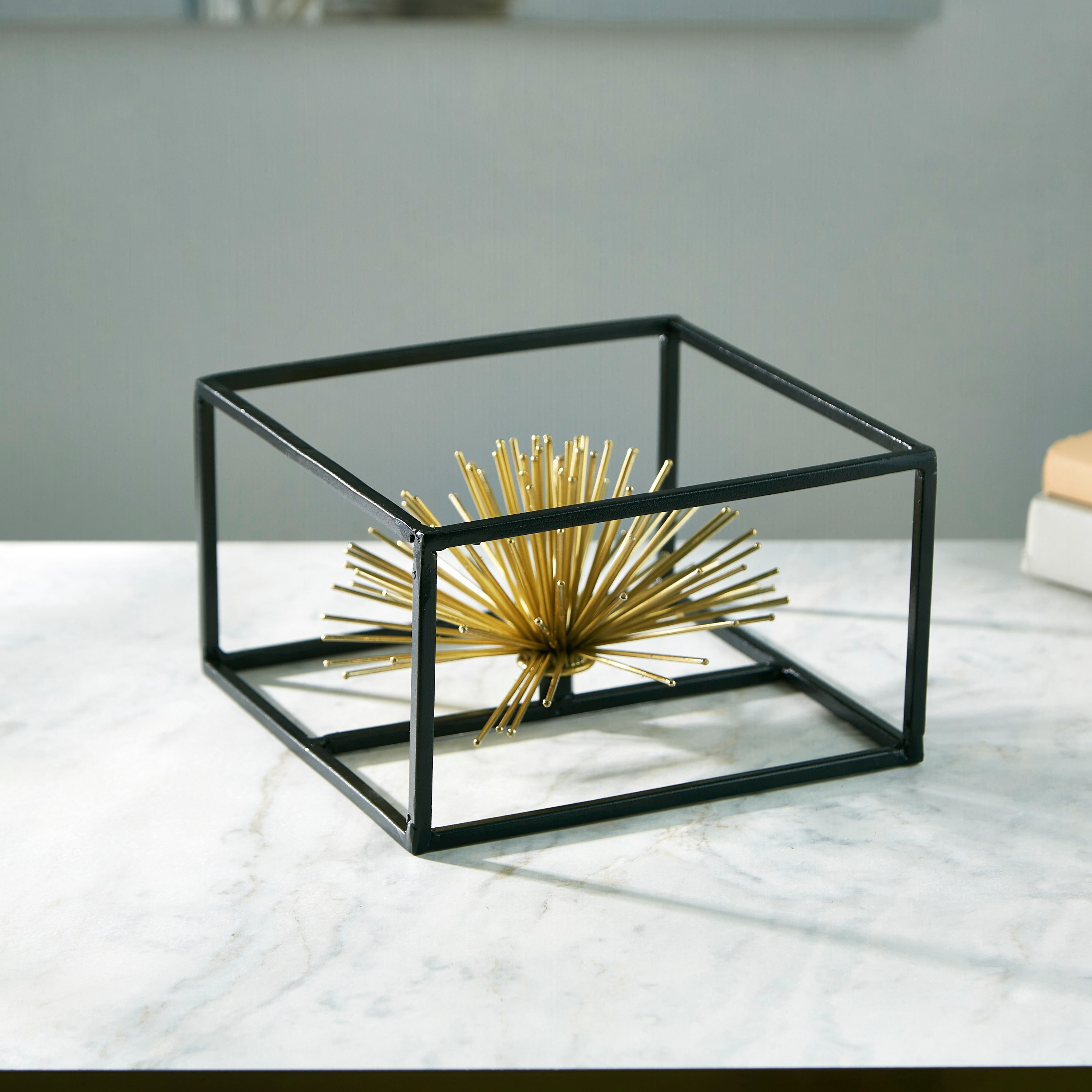 كرة معدنية في متوازي مستطيلات من مالون-hbxhomeware-homedecor-figurinesandornaments-image-1