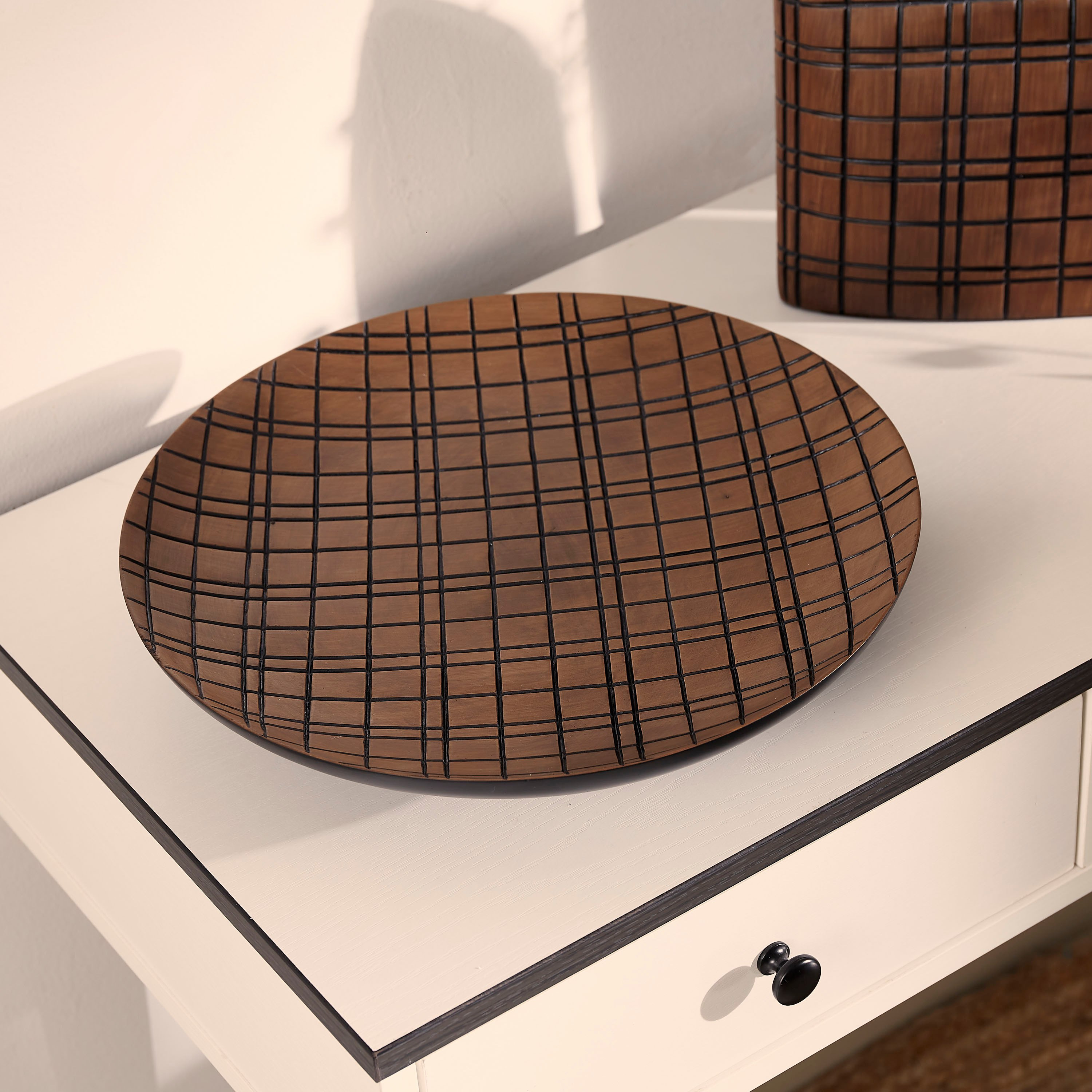 Oak Checked Circular Polyresin Wall Decor-PROMO_HB_AE_B1G1_250925-image-1