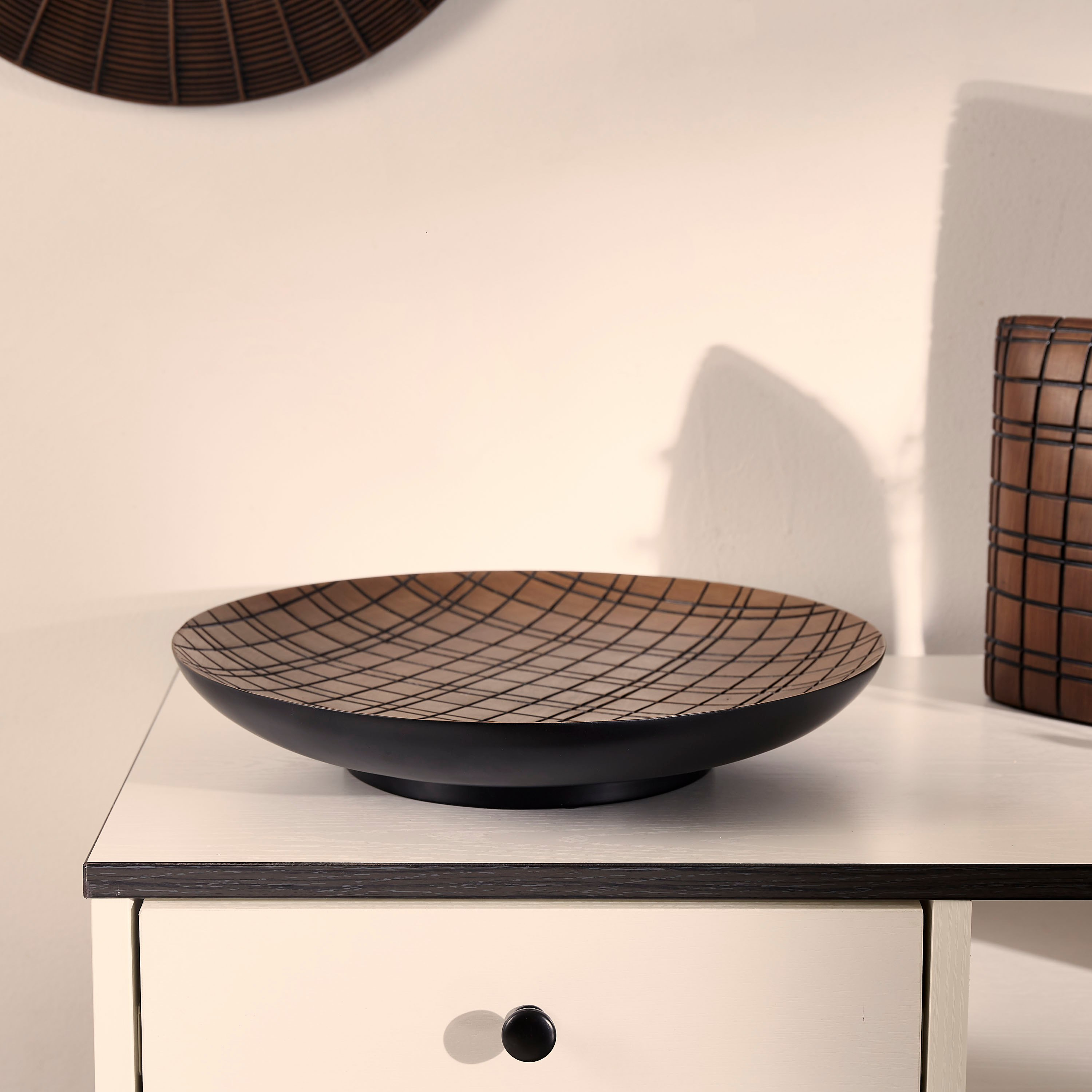 Oak Checked Circular Polyresin Wall Decor-PROMO_HB_AE_B1G1_250925-image-3