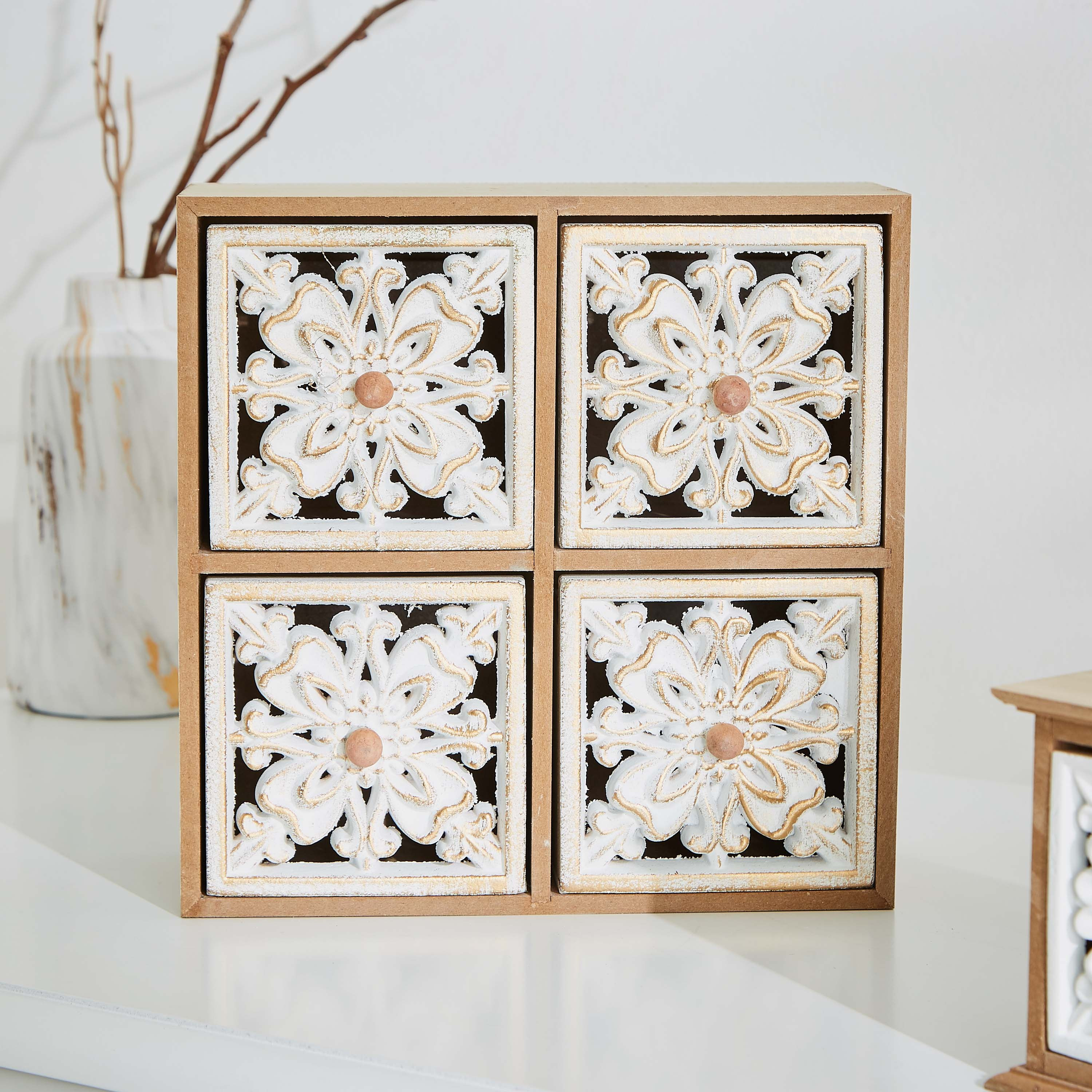 خزانة مزيّنة بـ4 أدراج من زيلا-hbxdiningroom-decorandaccessories-figurinesandornaments-image-1