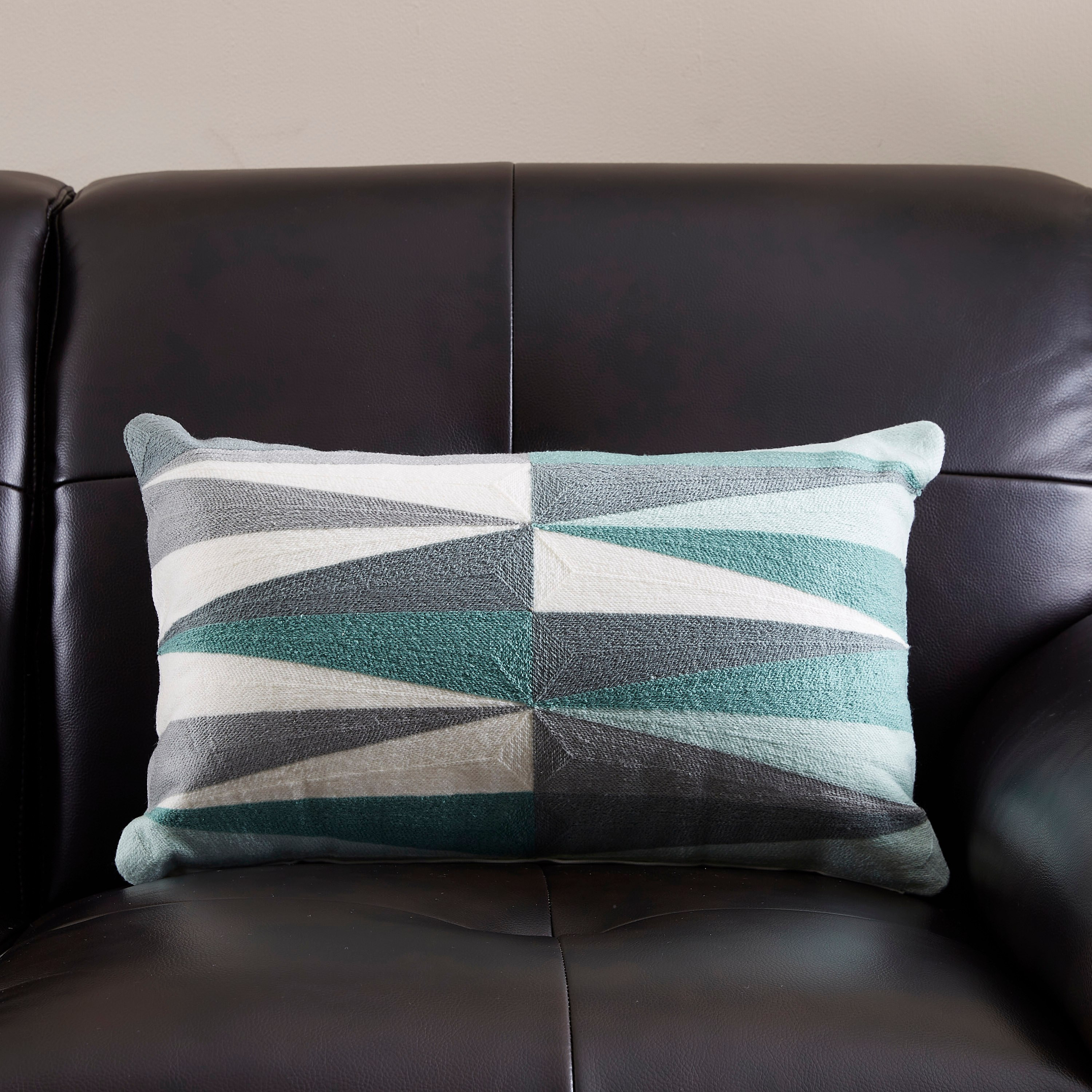 وسادة محشوة قطنيَة مطرّزة من سكاندي أودين- 30x50 سم-hbxlivingroom-furnishings-cushionsandcovers-filledcushions-image-1
