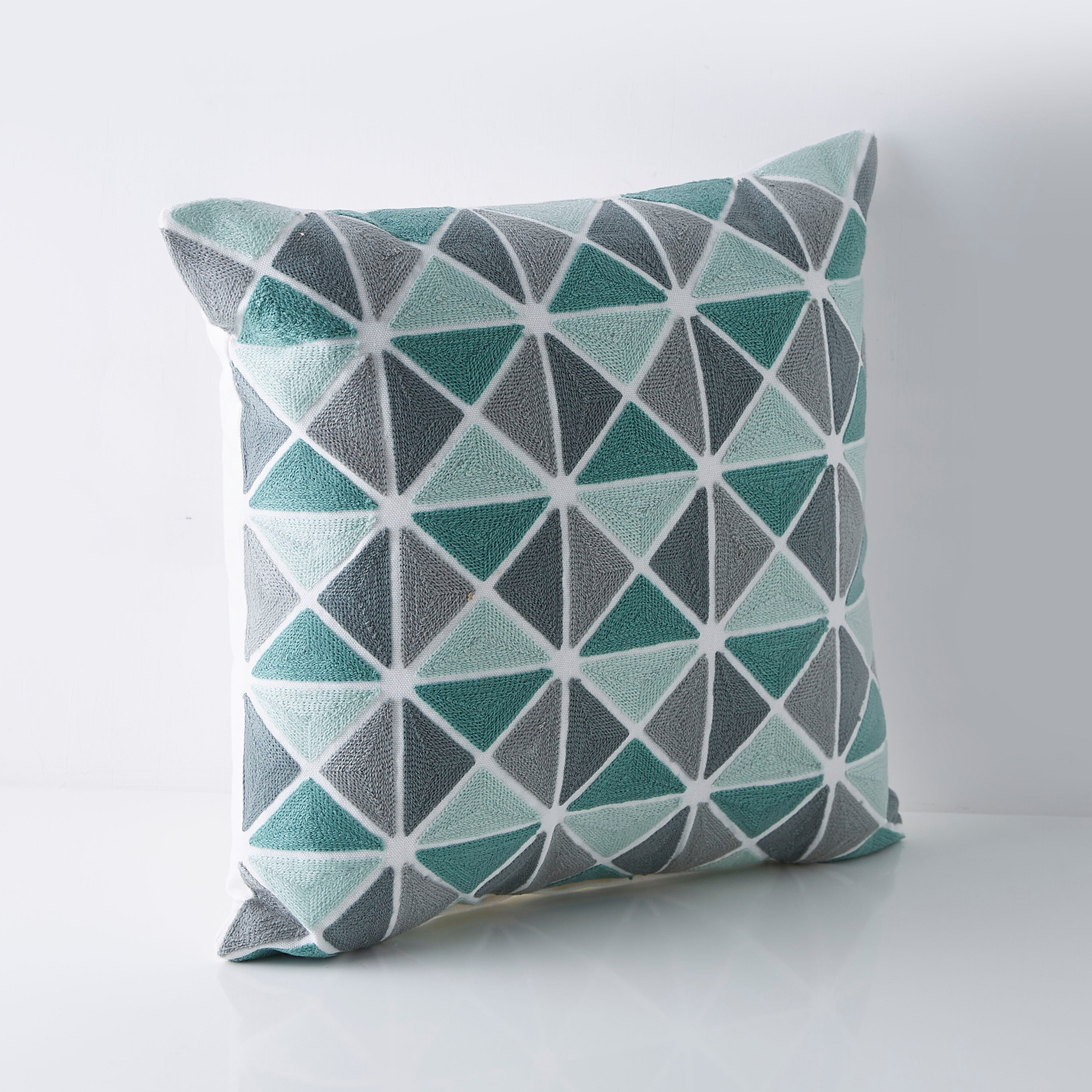 وسادة محشوة قطنيَة مطرّزة من سكاندي كاسبر- 40x40 سم-hbxlivingroom-furnishings-cushionsandcovers-filledcushions-image-4
