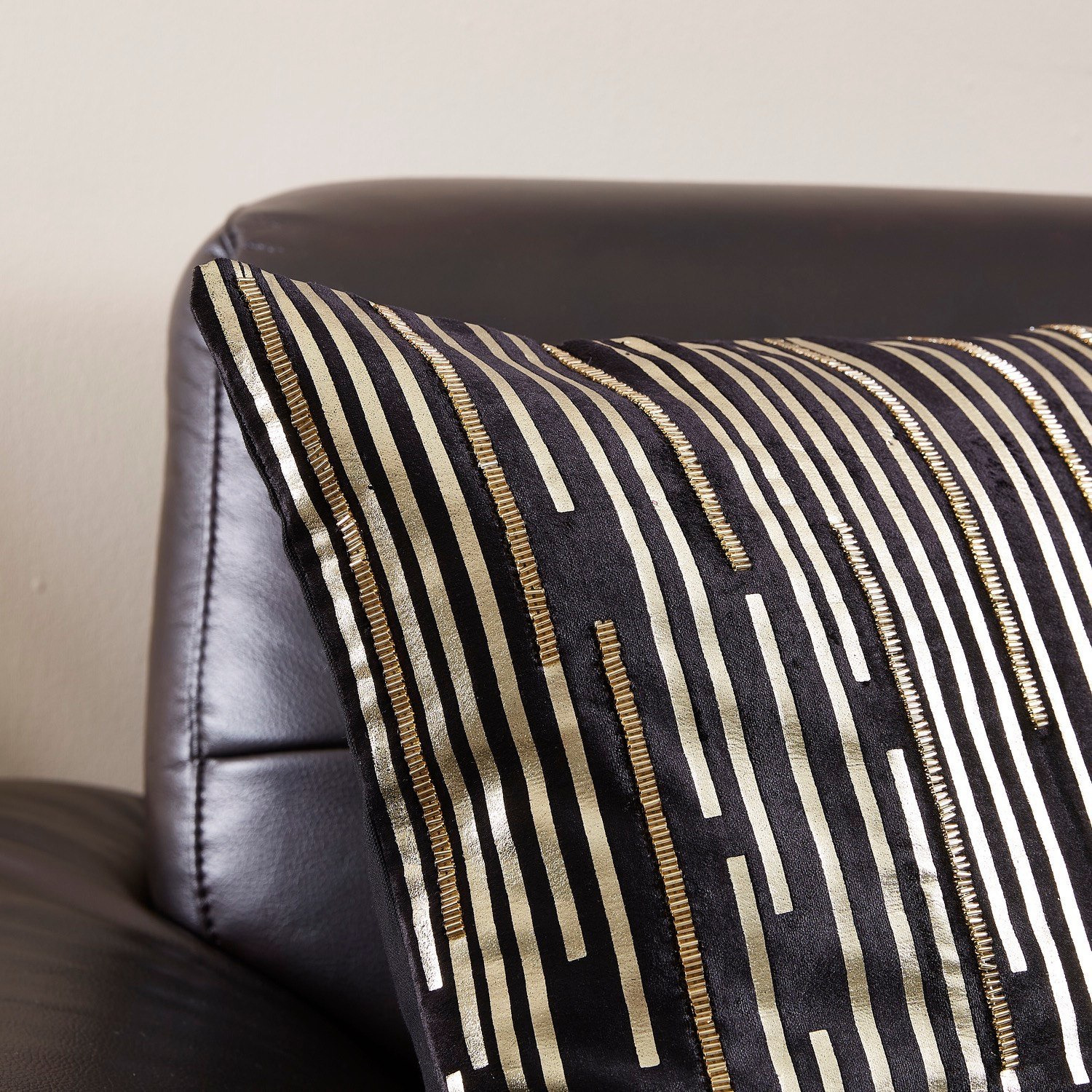غطاء وسادة مخملي وطبعات فويل من أرتديكو لاكس- 45x45 سم-hbxhomeware-cushionsandcovers-cushioncovers-image-2