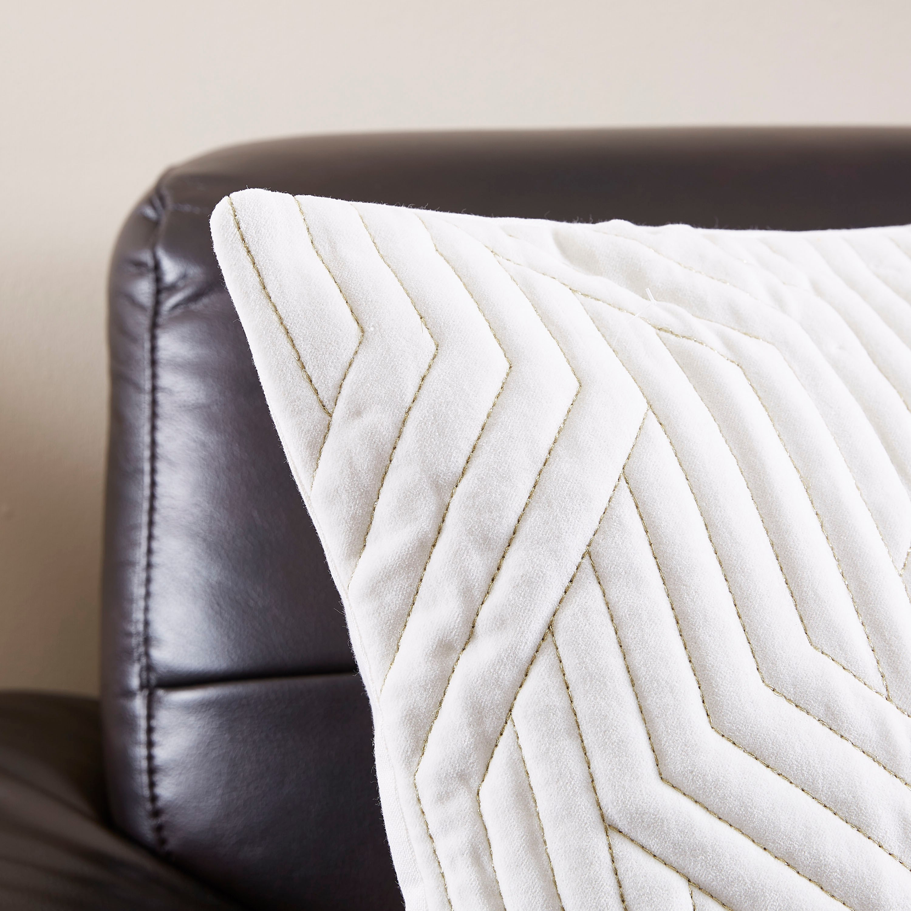 غطاء وسادة قطني مخملي بتصميم مبطّن من أرتديكو من ديلان- 45x45 سم-hbxhomeware-cushionsandcovers-cushioncovers-image-2