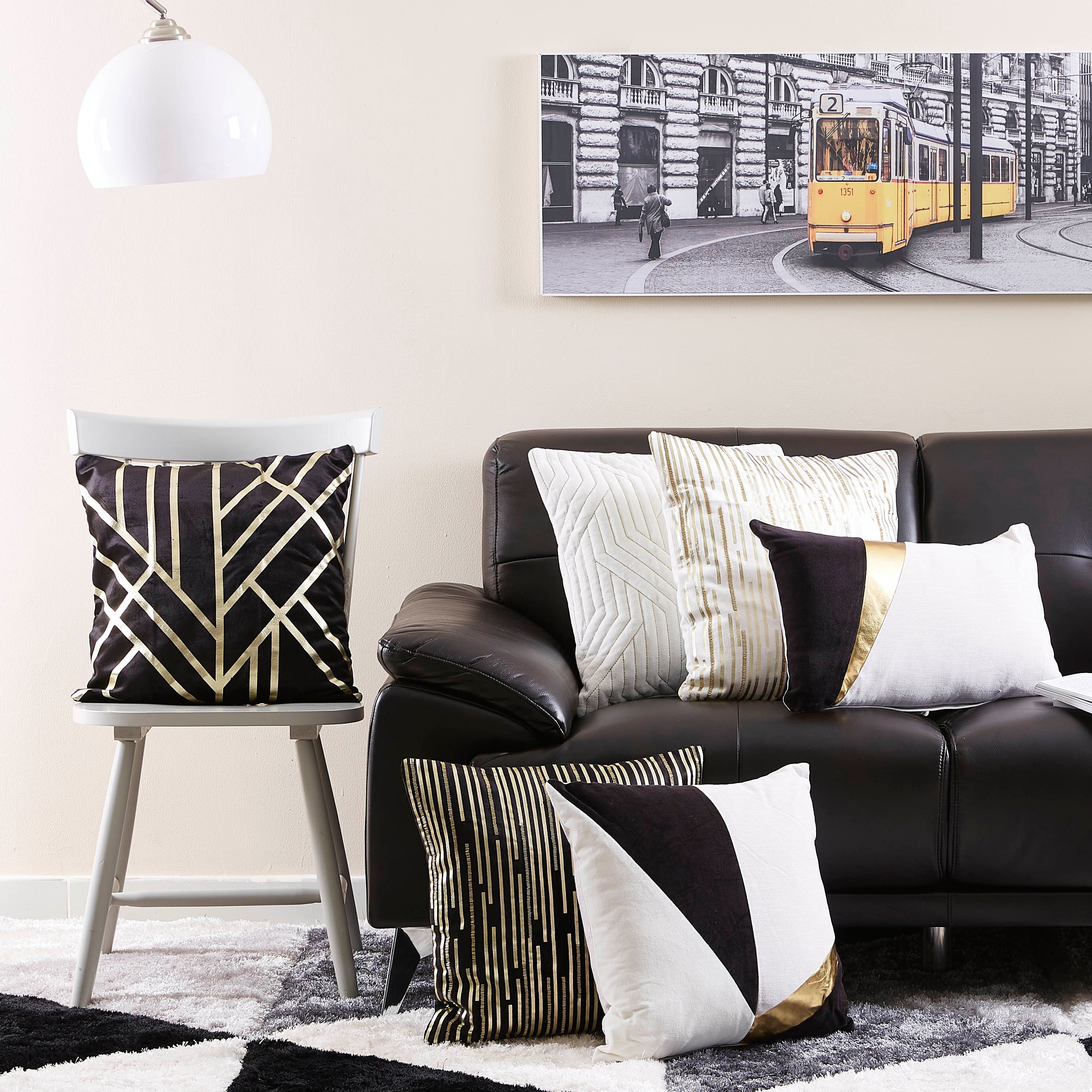 وسادة محشوة بتصاميم متداخلة من ارتديكوجيومي - 30x50 سم-hbxlivingroom-furnishings-cushionsandcovers-filledcushions-image-3