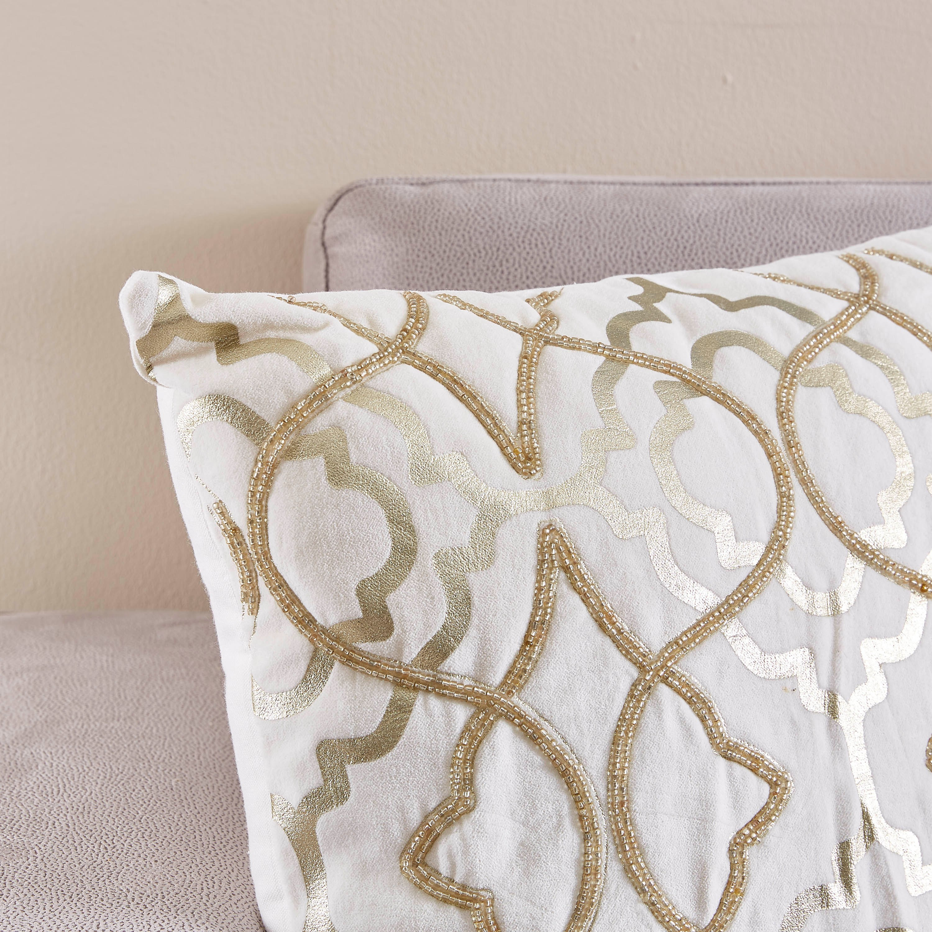 وسادة محشوة قطنية مخملية بطبعات فويل من بوتيك إليزا- 45x45 سم-hbxlivingroom-furnishings-cushionsandcovers-filledcushions-image-2