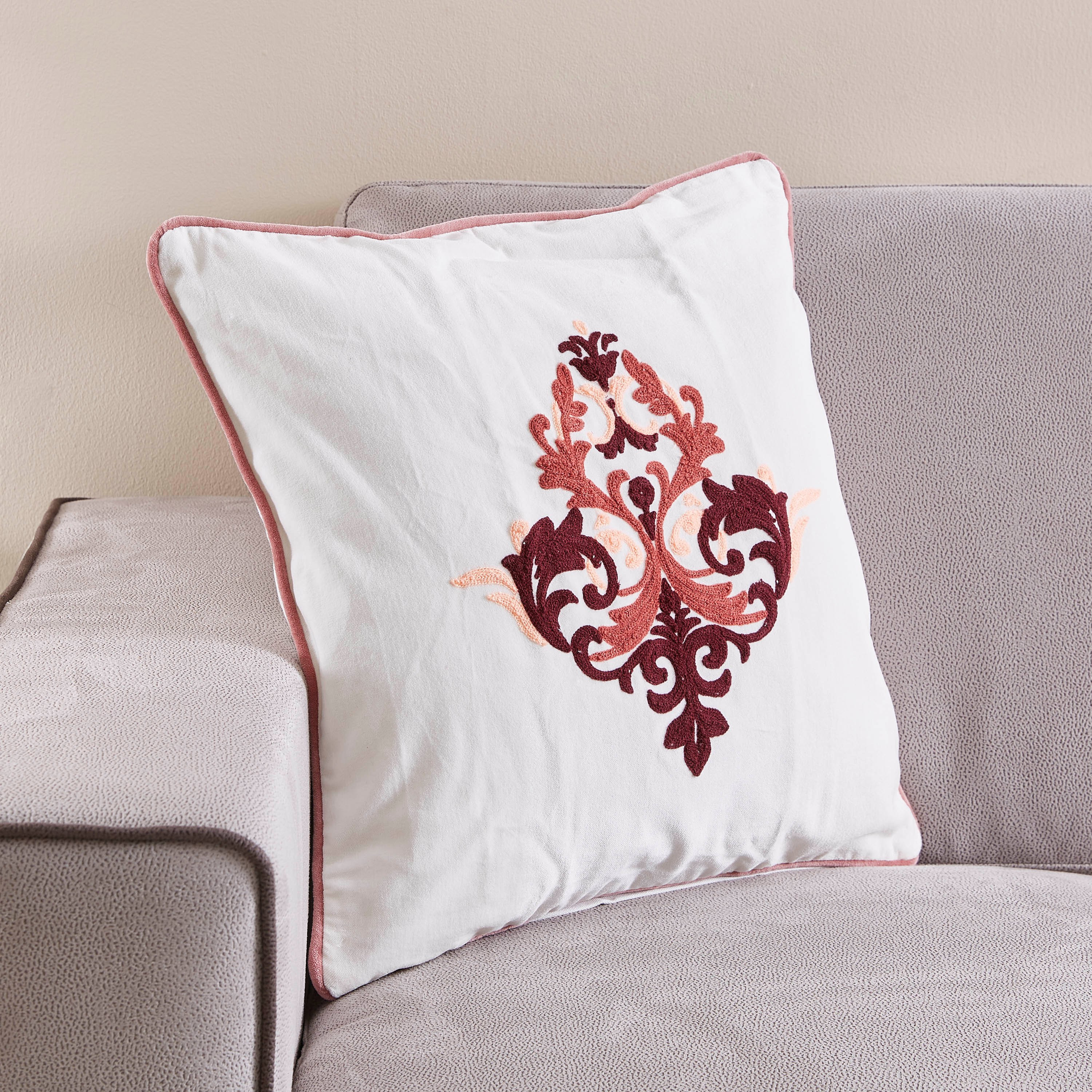 غطاء وسادة مخملية قطن مطرّزة من بوتيك مورين- 45x45 سم-hbxhomeware-cushionsandcovers-cushioncovers-image-1