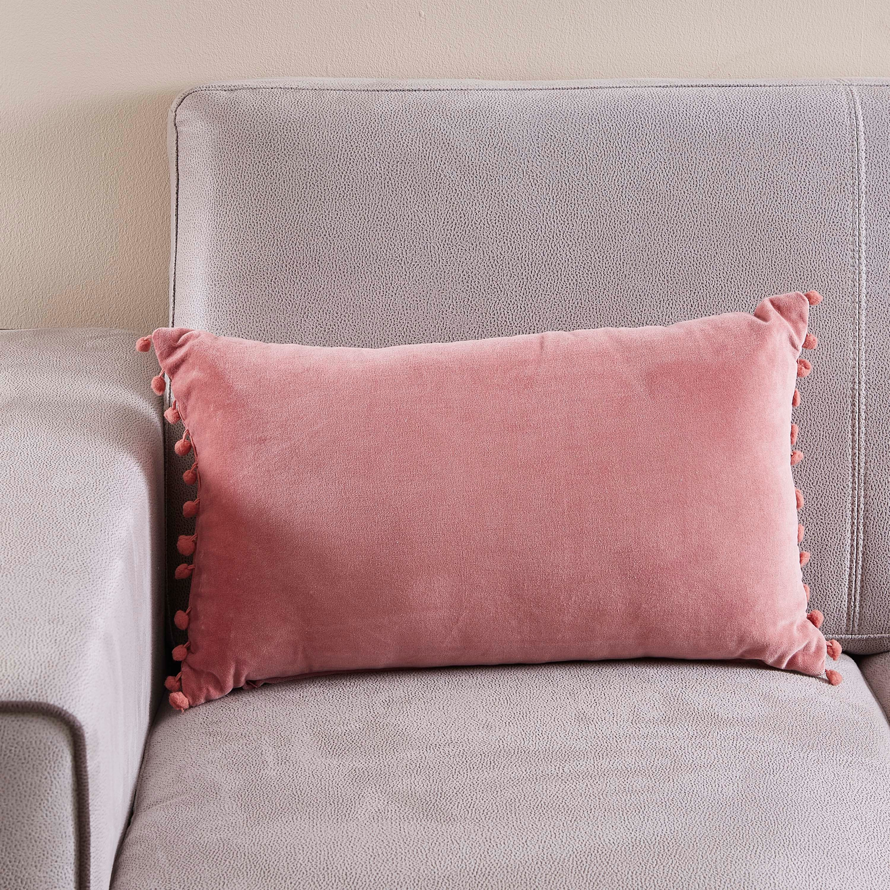 وسادة محشوة قطنية مخملية بتفاصيل بوم بوم من بوتيك كلاوديا - 30x50 سم-hbxlivingroom-furnishings-cushionsandcovers-filledcushions-image-1