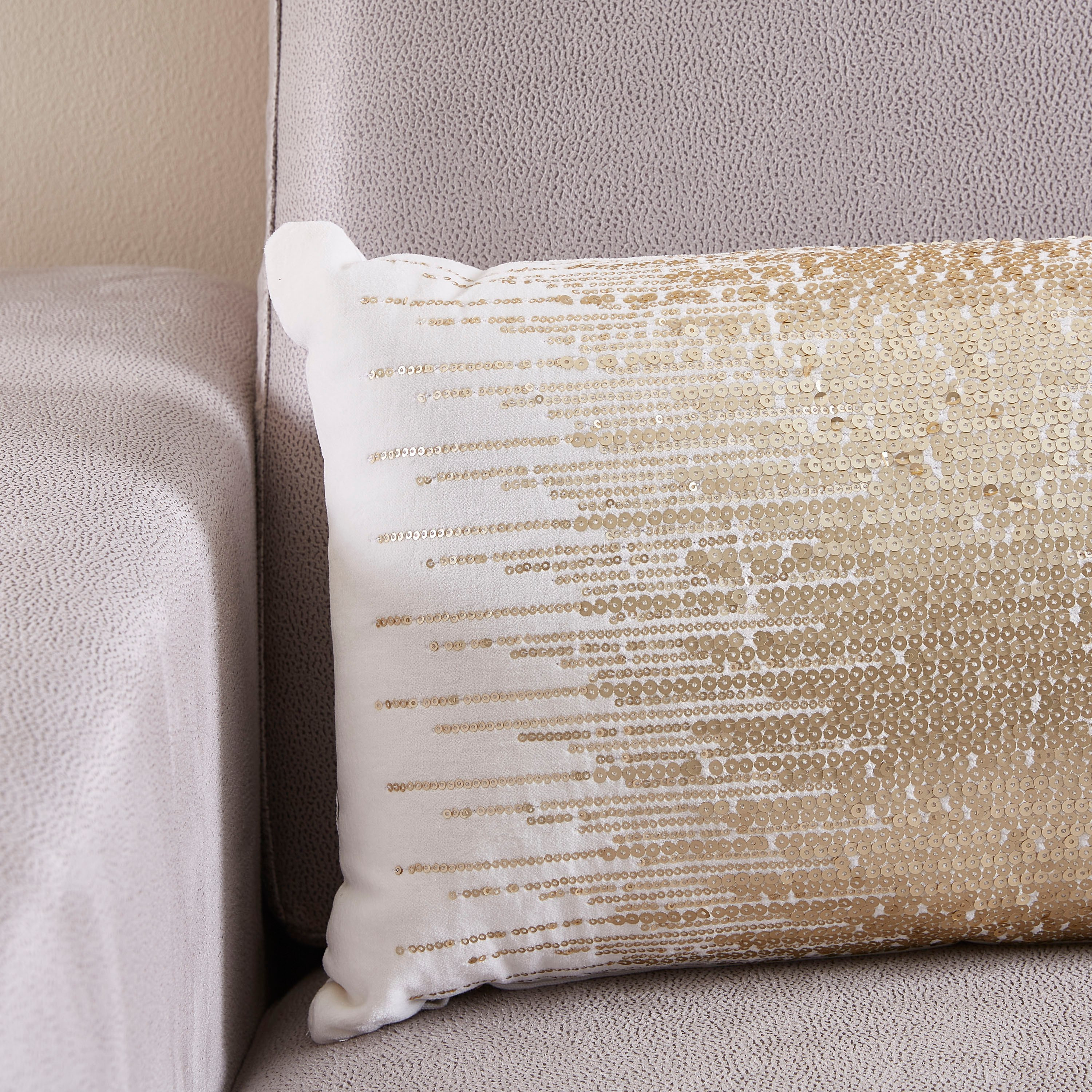 وسادة محشوة مخملية مطرّزة من بوتيك كارولينا- 30x50 سم-hbxlivingroom-furnishings-cushionsandcovers-filledcushions-image-2