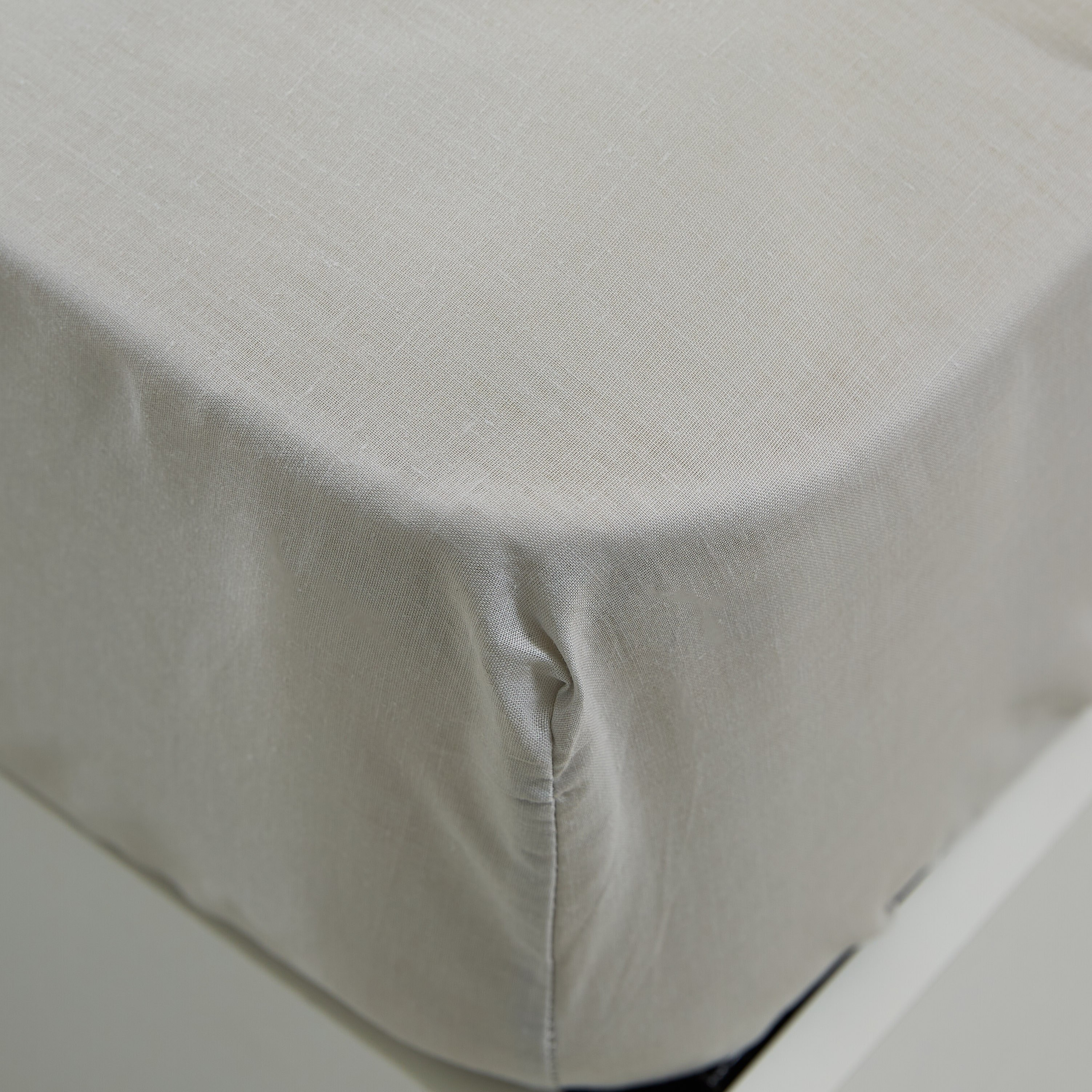 شرشف مطّاطي فردي بولي قطن سادة من بريستول- 90x200 سم-hbxhomeware-hbxbedroom-image-4
