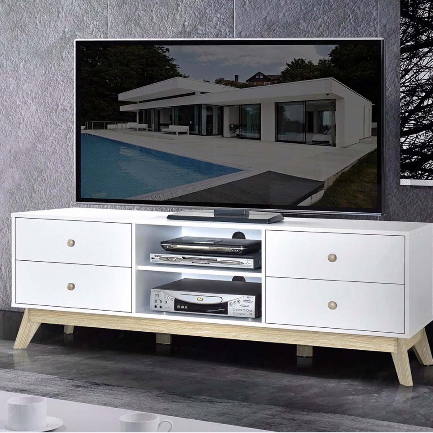 وحدة تلفزيون منخفضة بـ4 أدراج للتلفزات حتى 70 بوصة-hbxlivingroom-mediaunitsandstorage-tvunits-image-1