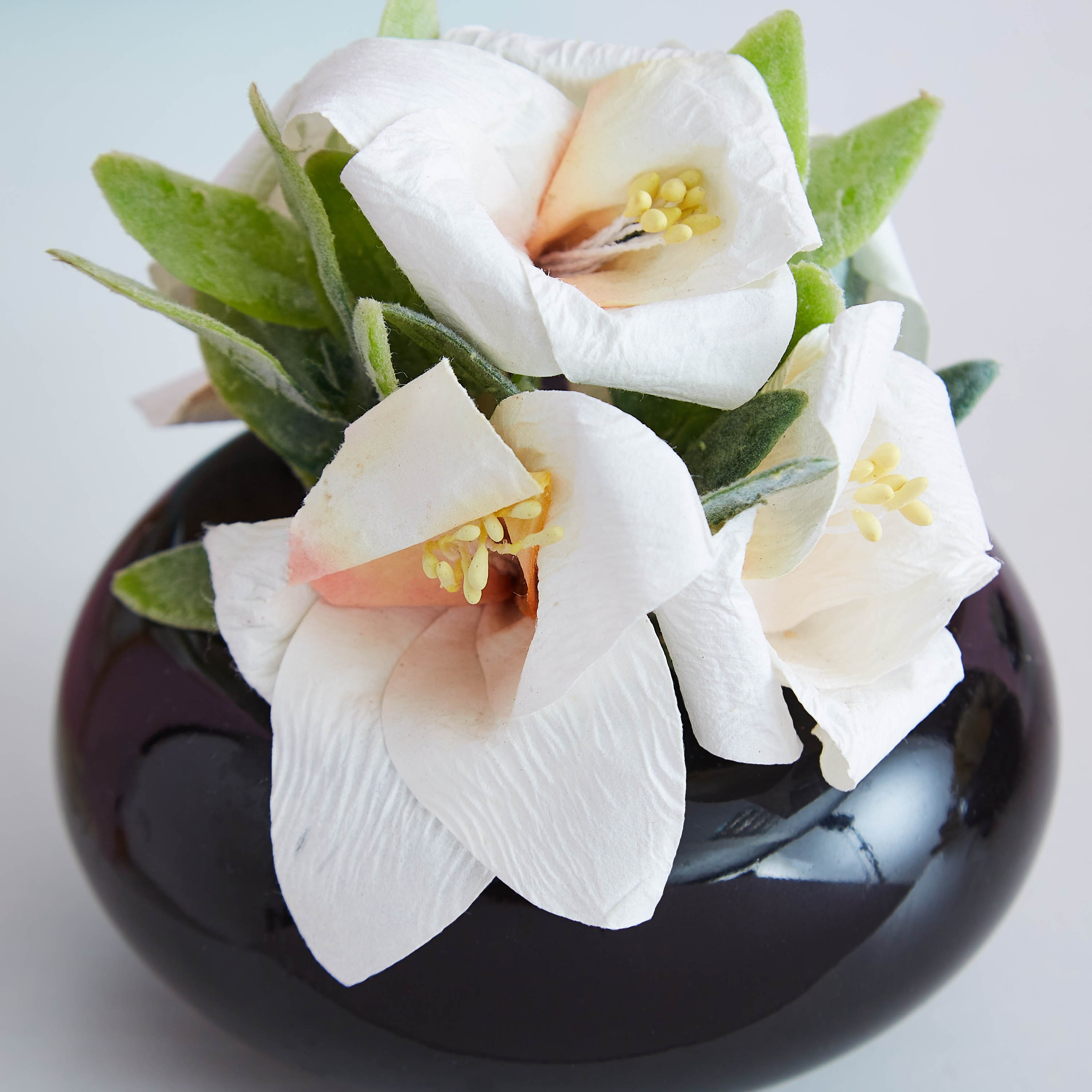 زهور برين في مزهرية سيراميك-hbxdecorandfurnishings-homeaccessories-artificialflowersandplants-image-2