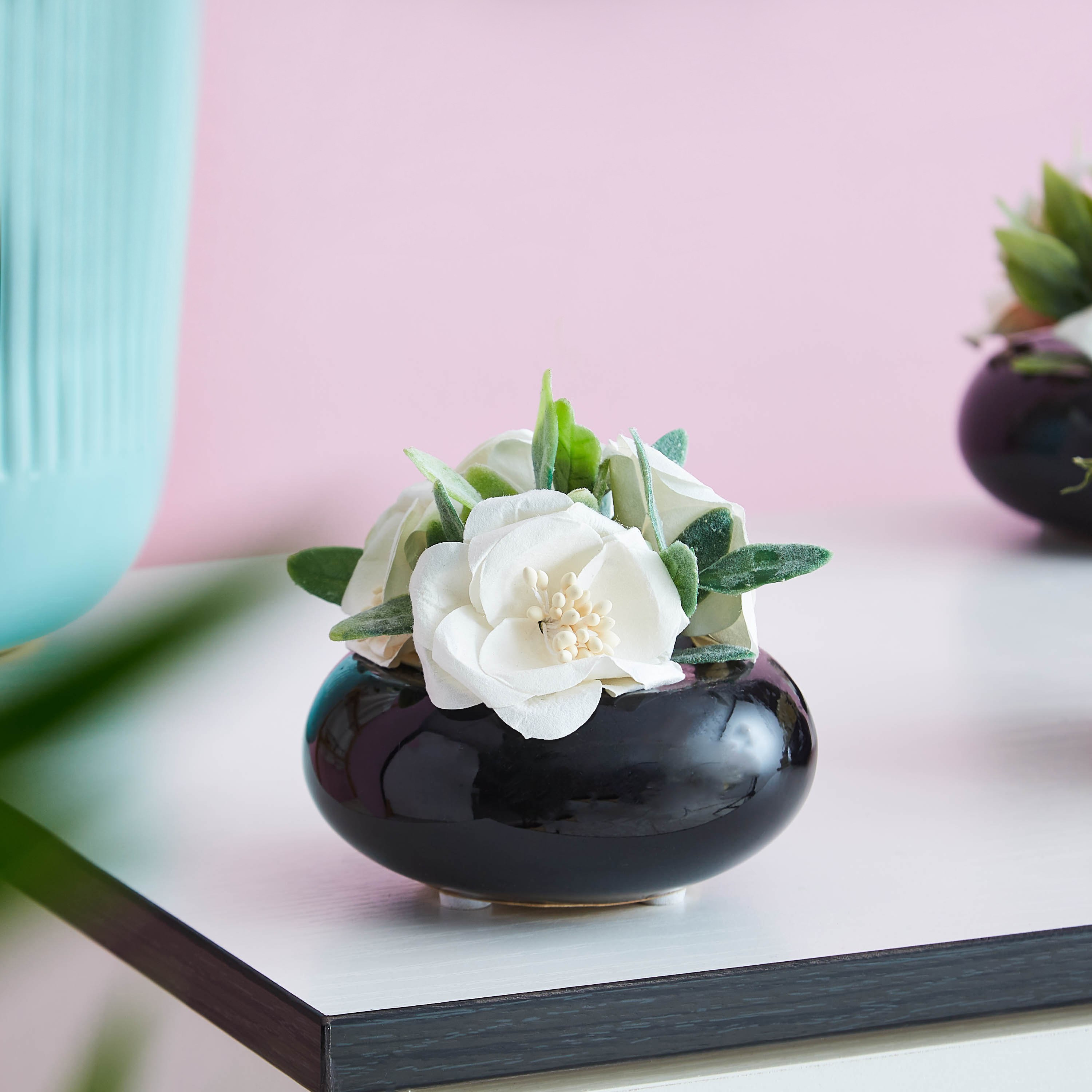 زهور برين في مزهرية سيراميك-hbxdecorandfurnishings-homeaccessories-artificialflowersandplants-image-1