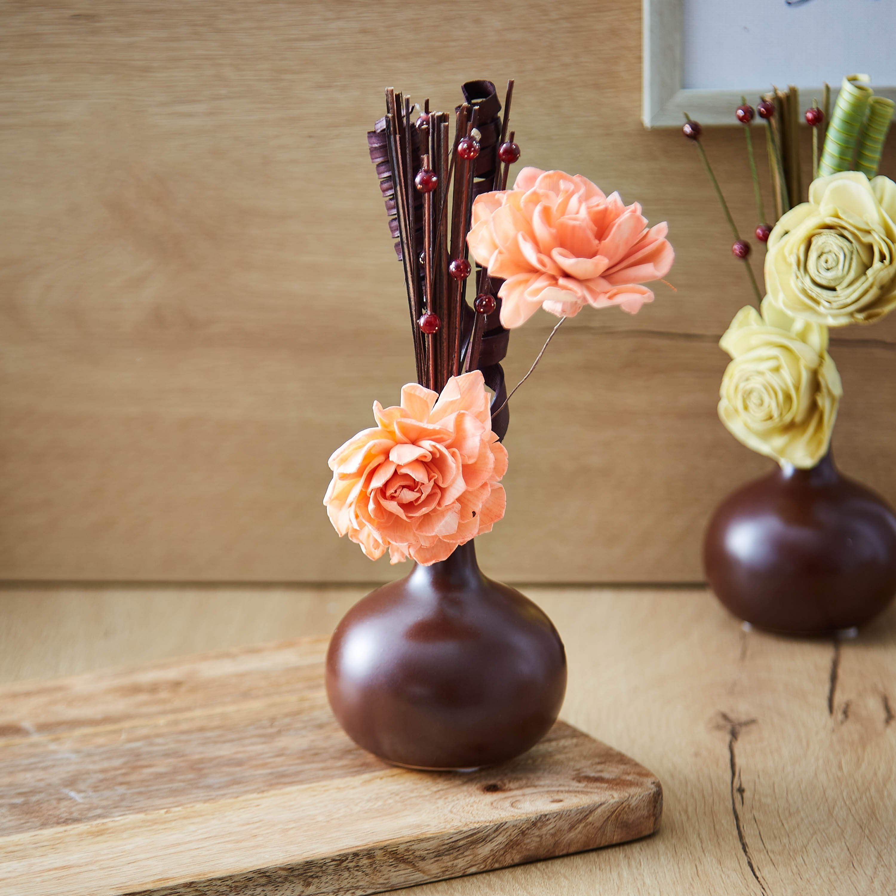 صحبة زهور في مزهرية سيراميك من برين - 23 سم-hbxdecorandfurnishings-homeaccessories-artificialflowersandplants-image-1