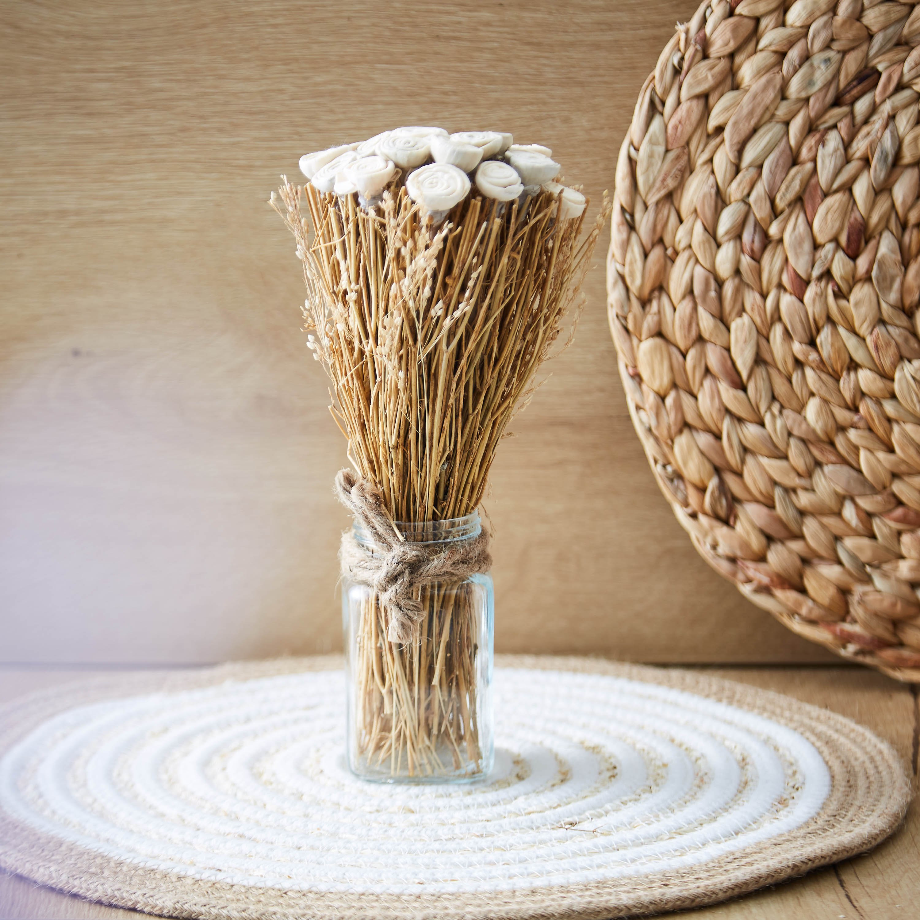 زهور مجفّفة مُرتبة في إصيص زجاجي من إتنا - 22 سم-hbxdecorandfurnishings-homeaccessories-artificialflowersandplants-image-1