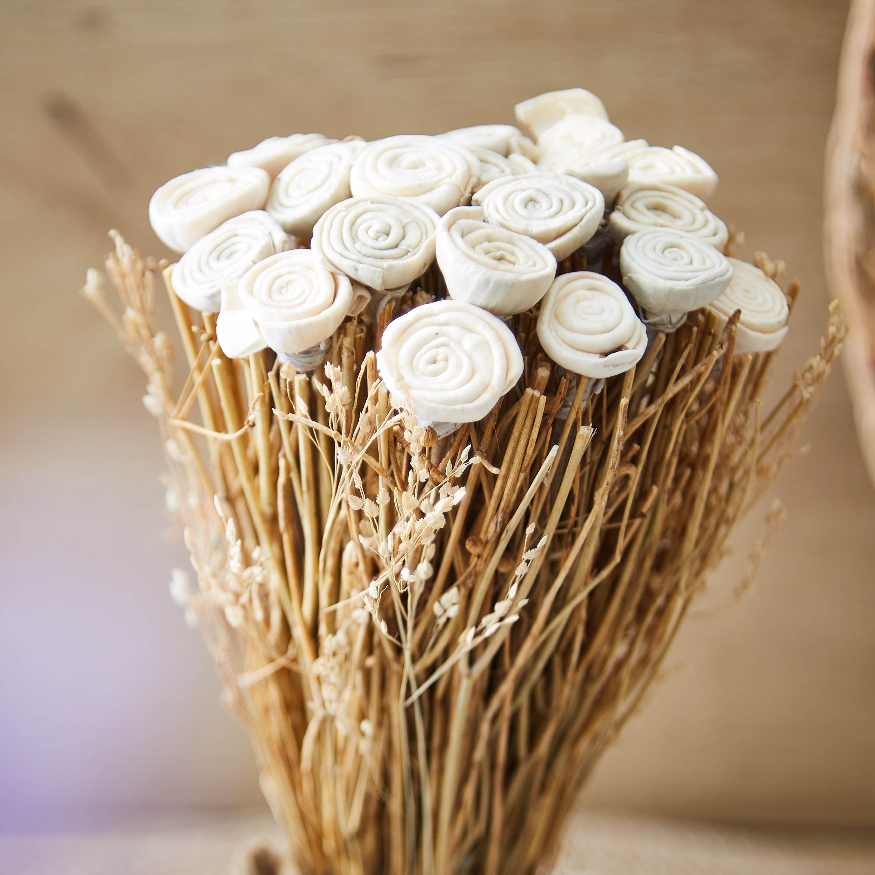 زهور مجفّفة مُرتبة في إصيص زجاجي من إتنا - 22 سم-hbxdecorandfurnishings-homeaccessories-artificialflowersandplants-image-2