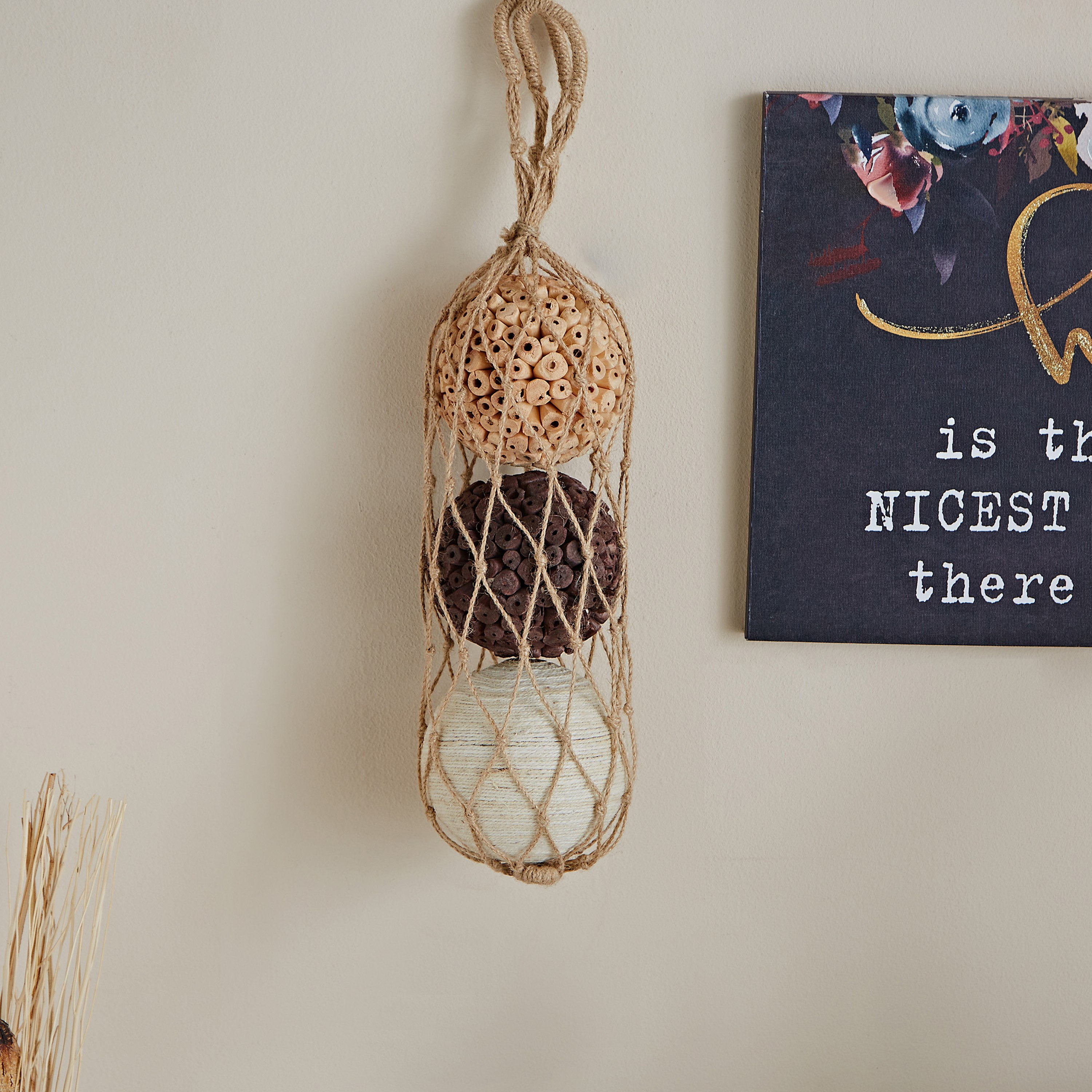 كرات في شبكة جوت من بروك- مجموعة من 3 قطع-hbxdecorandfurnishings-homeaccessories-artificialflowersandplants-image-1