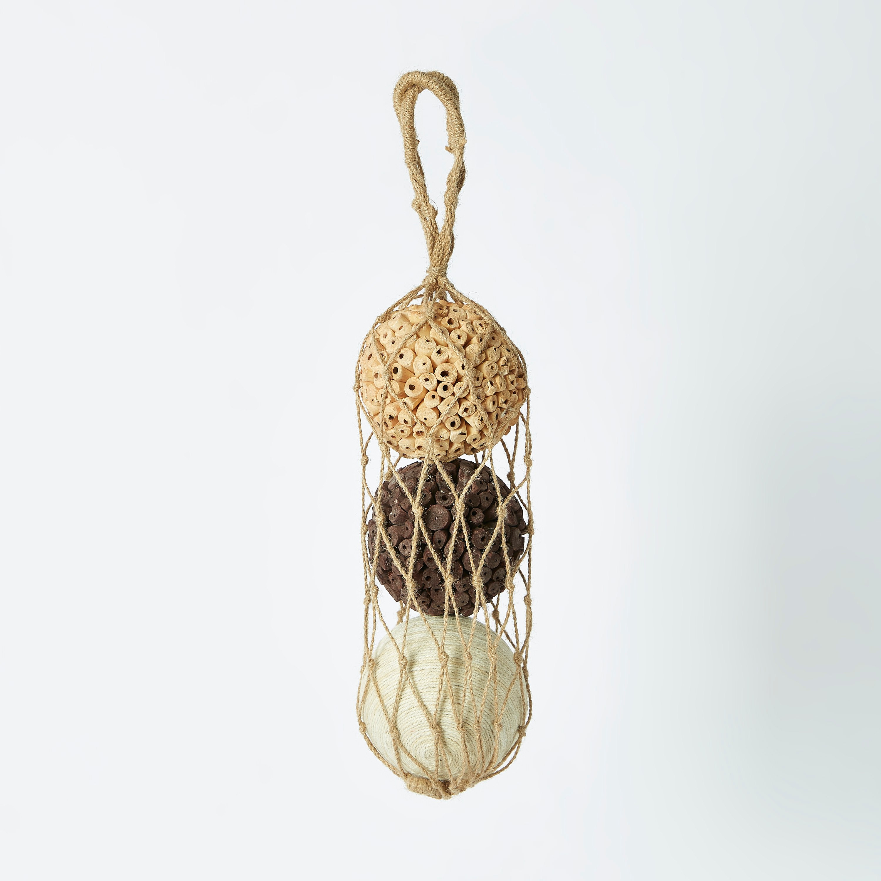 كرات في شبكة جوت من بروك- مجموعة من 3 قطع-hbxdecorandfurnishings-homeaccessories-artificialflowersandplants-image-4