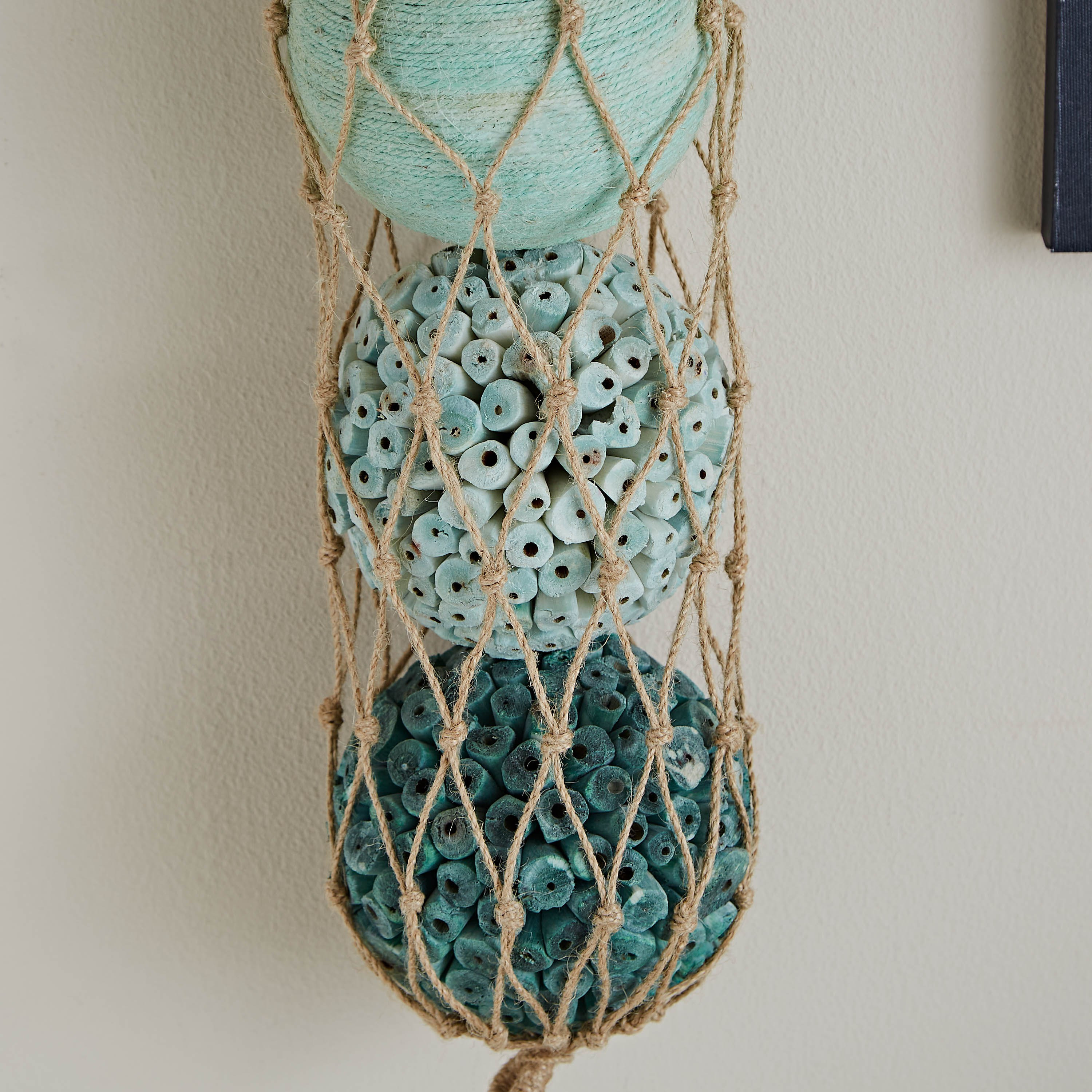 كرات بروك في شبكة جوت - مجموعة من 3 قطع-hbxdecorandfurnishings-homeaccessories-artificialflowersandplants-image-2