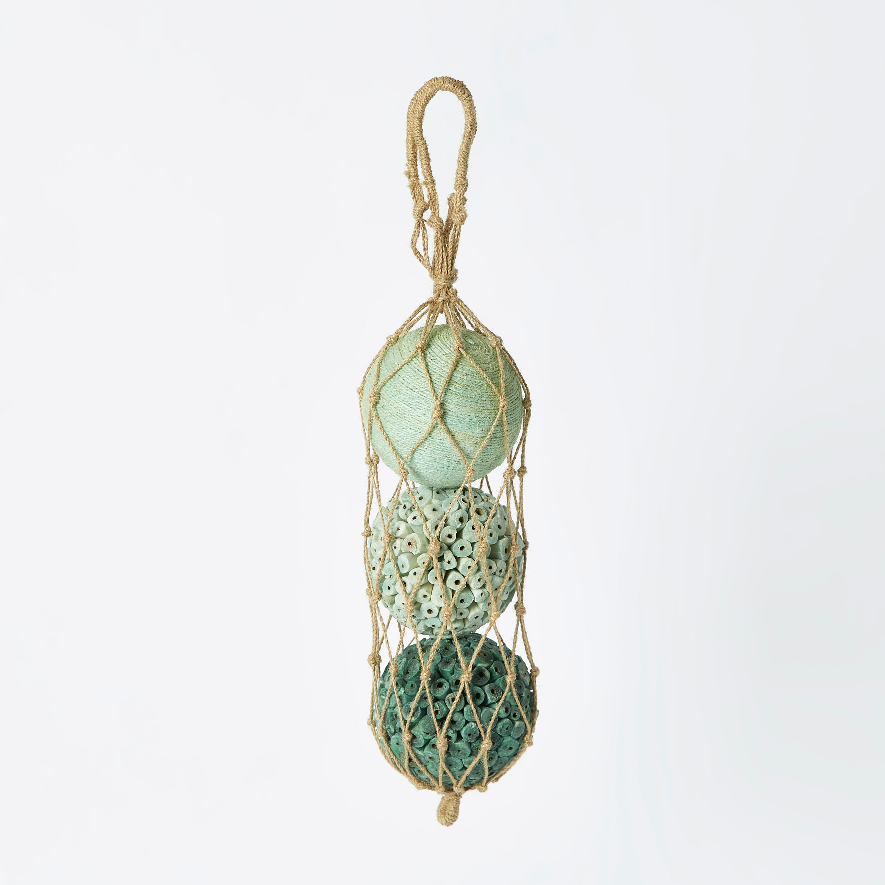 كرات بروك في شبكة جوت - مجموعة من 3 قطع-hbxdecorandfurnishings-homeaccessories-artificialflowersandplants-image-4