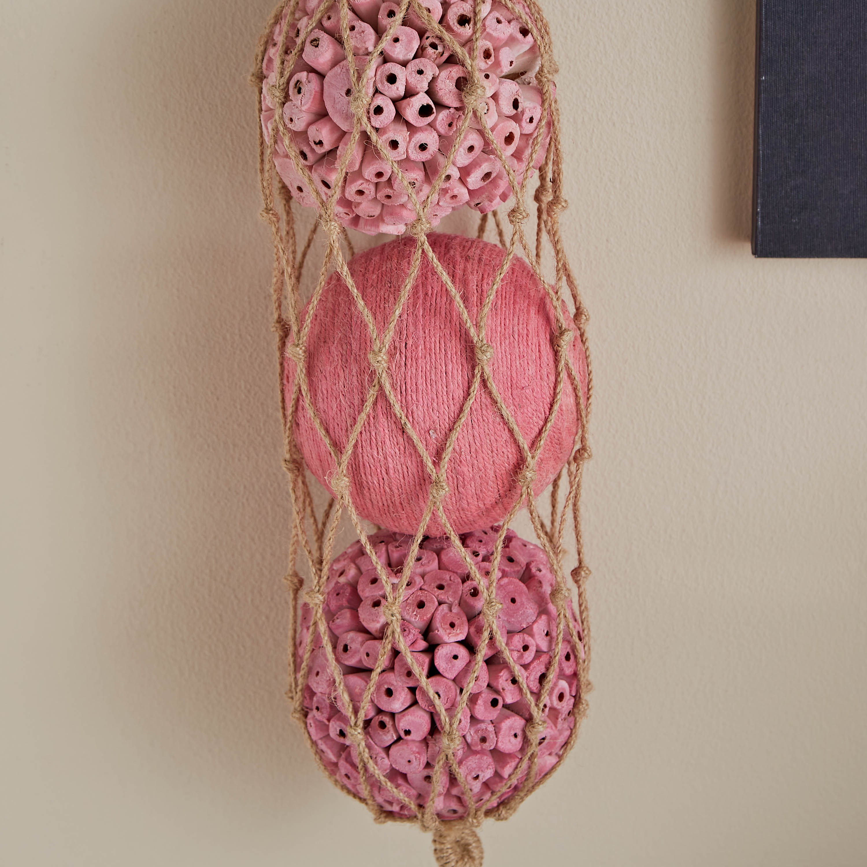 Brook Balls in Jute Mesh - Set of 3-hbxdecorandfurnishings-homeaccessories-artificialflowersandplants-image-2
